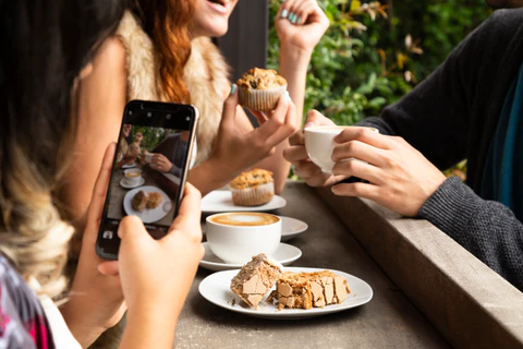 COFFEE CULTURE IN THE DIGITAL AGE: A WORLD SAFARI SHOP PERSPECTIVE