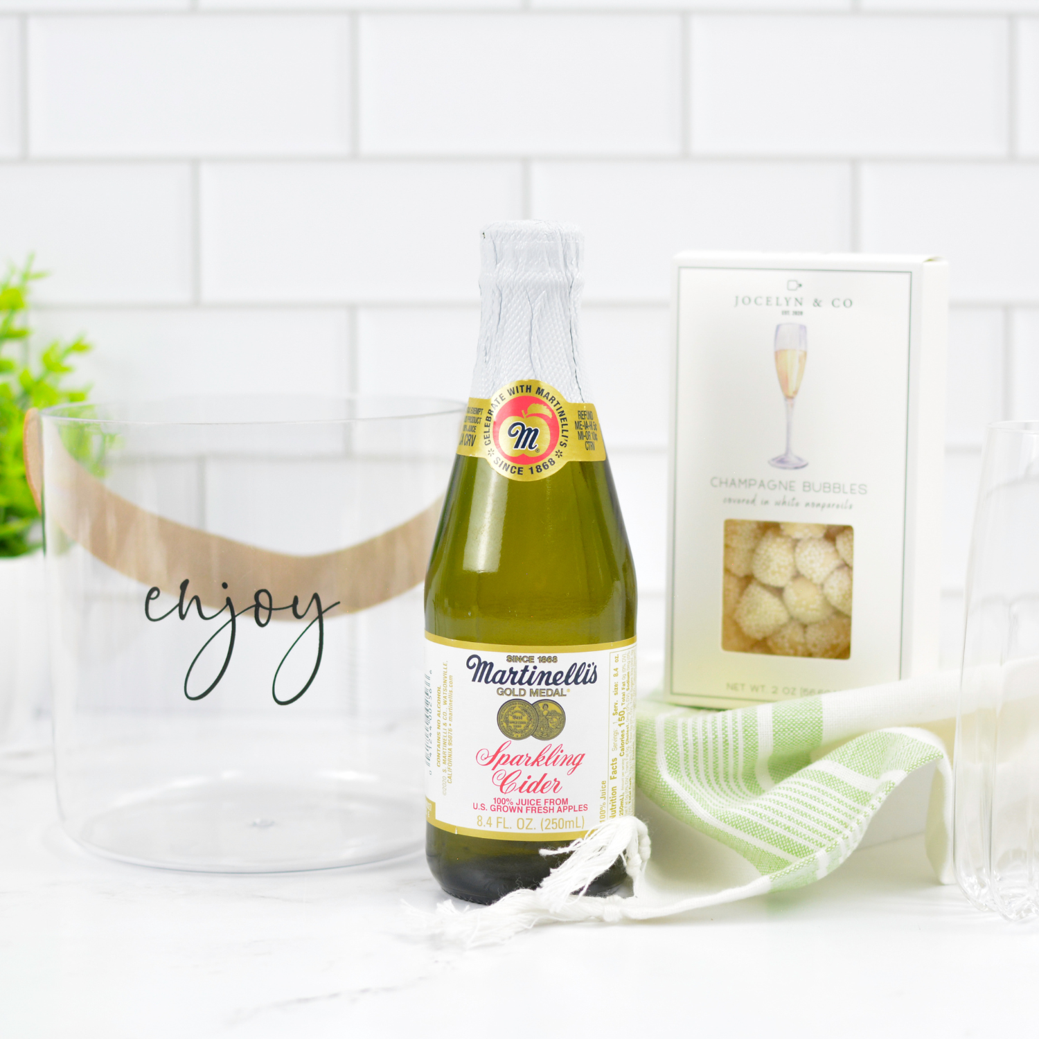 Pop & Pour Gift Set