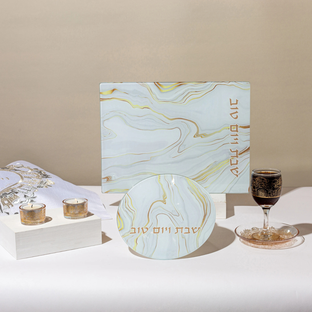 Unbreakable glass Shabbat challah tray in a golden marble design - Marble Gold Series