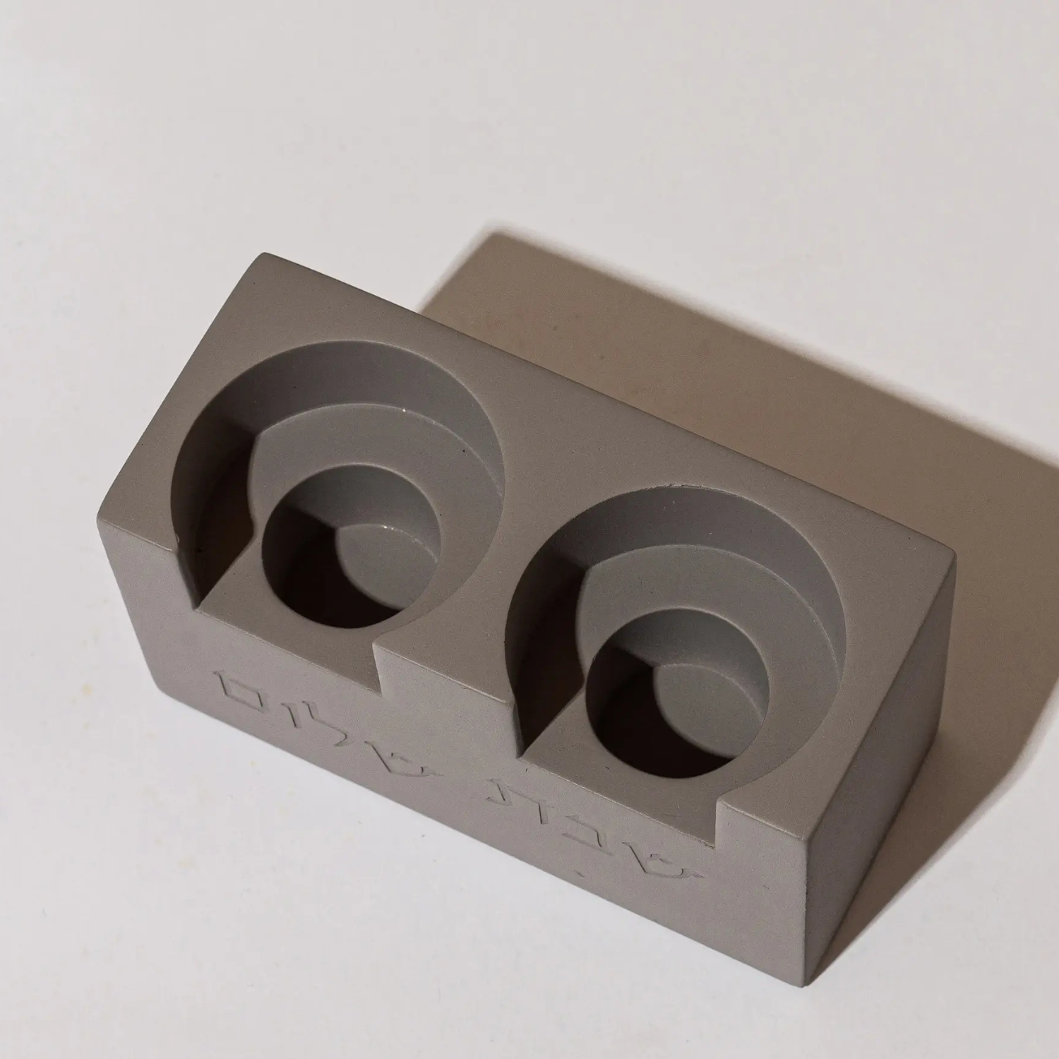 Set of Candle Holders for Shabbat with an elegant concrete tray - Urban Shabbat Series