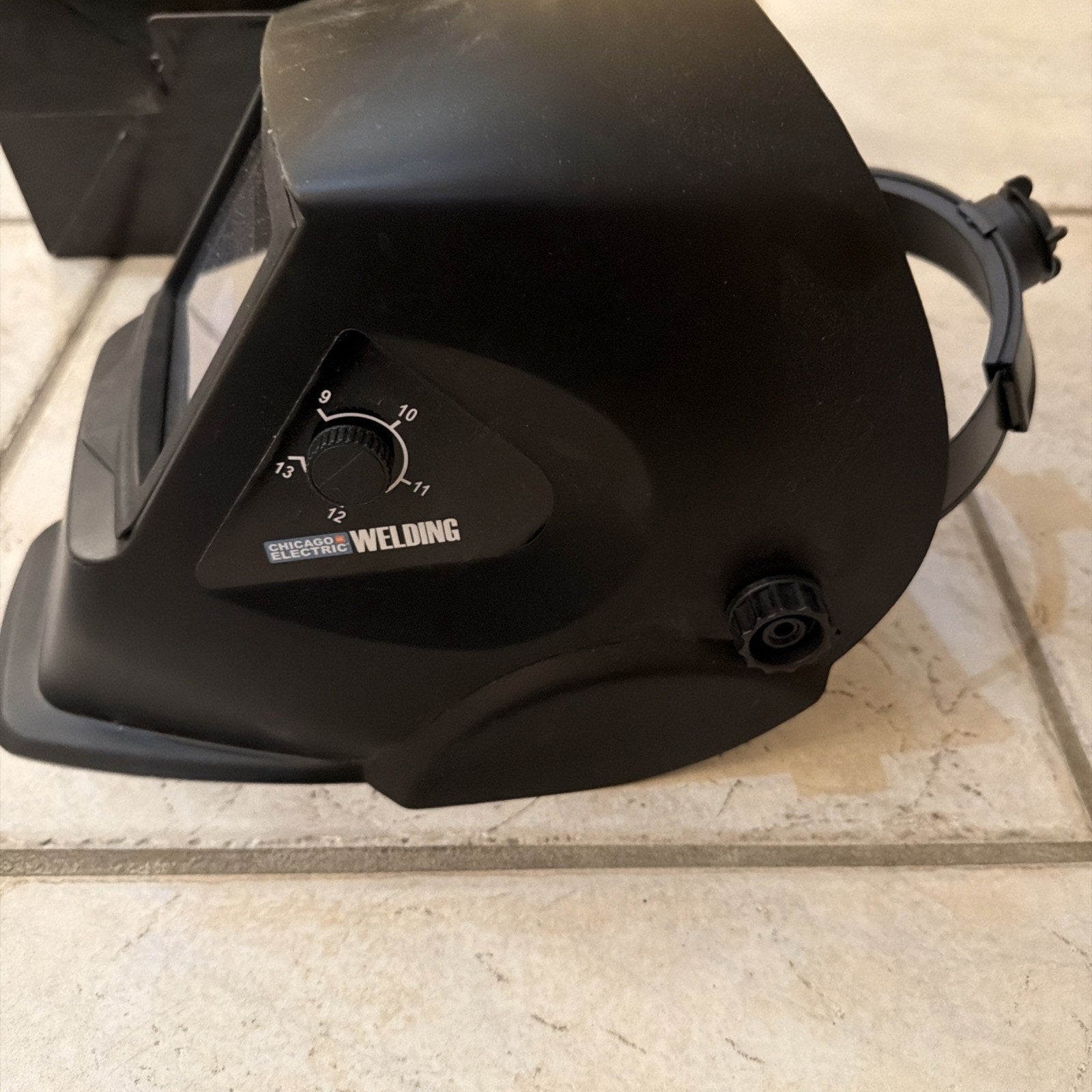 Welding Helmet CHICAGO ELECTRIC Adjustable Shade Auto-Darkening