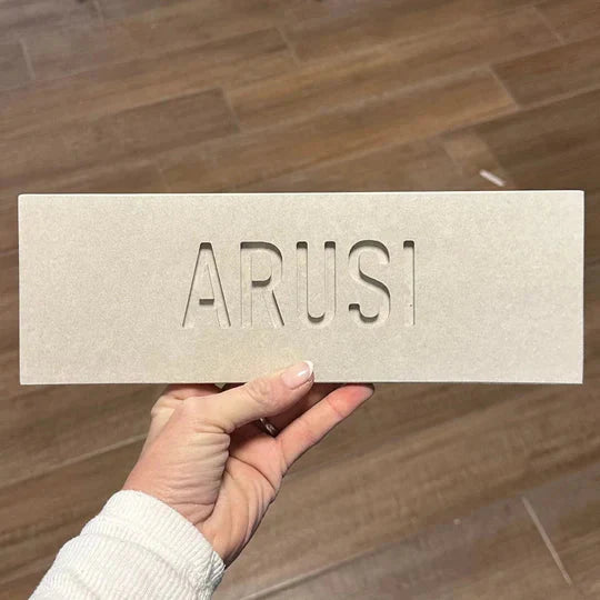 Personalized entrance sign made of clean beige concrete with engraving - Sandy series
