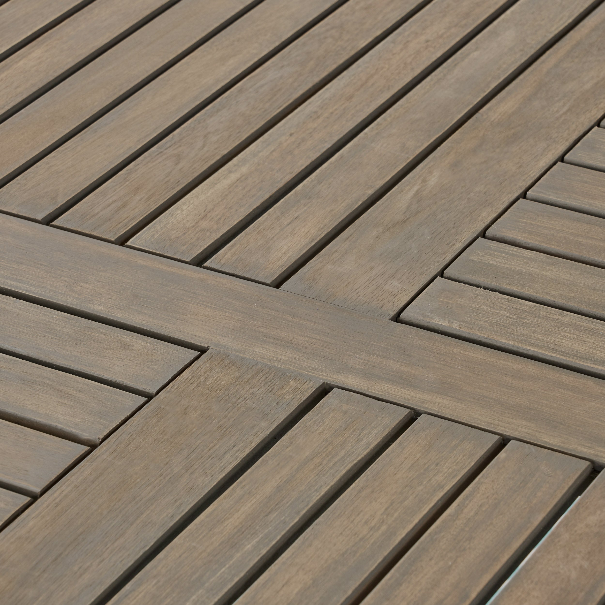 Outdoor Acacia Wood Round Dining Table with Curved Legs