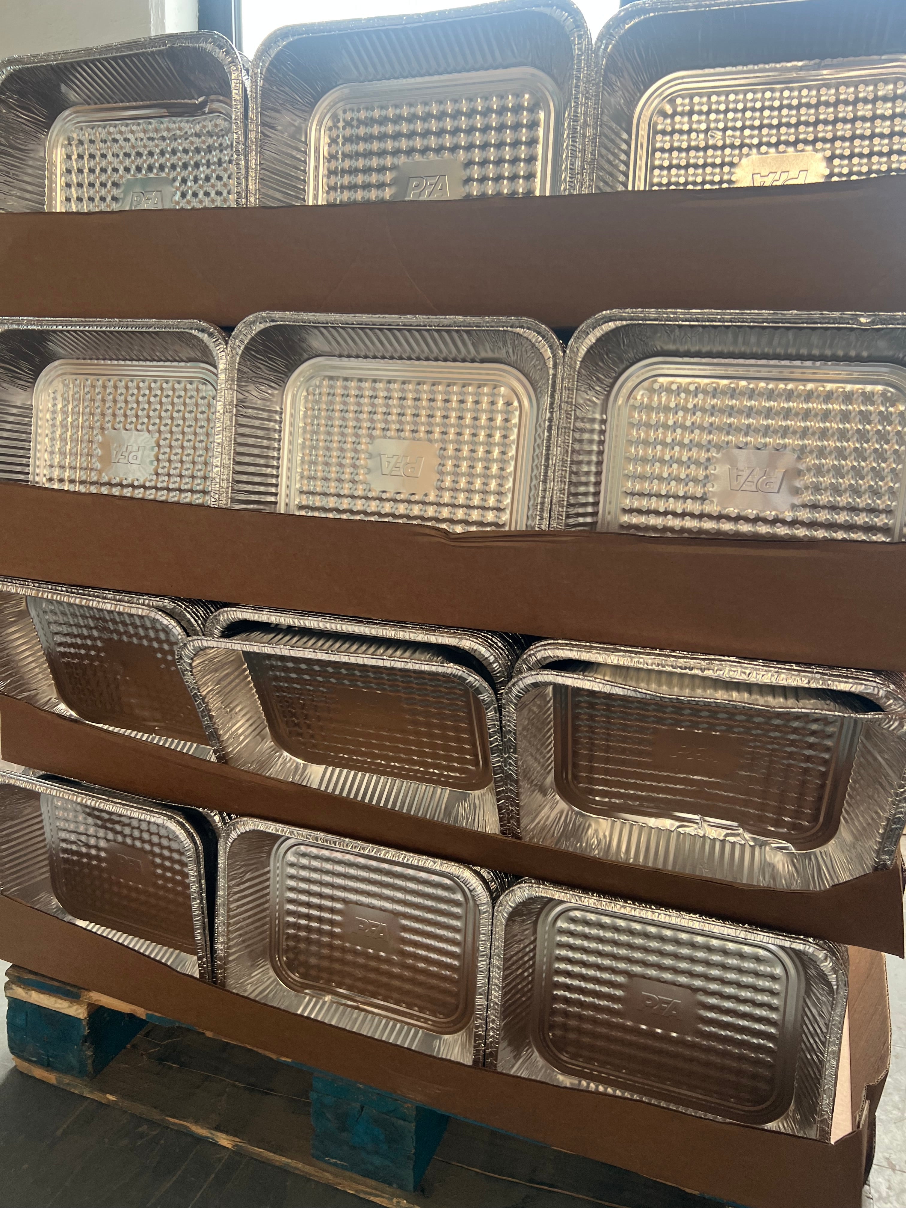 1,950 CT PFA Deep Pan - Medium Deep Pallet Display