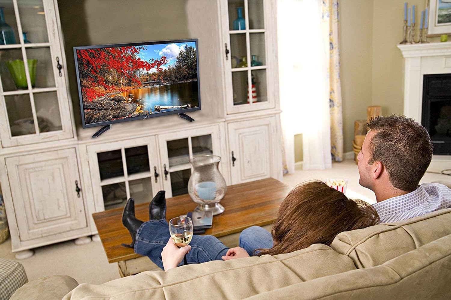 24" Supersonic 12 Volt AC/DC Widescreen LED HDTV with USB, SD Card Reader and HDMI