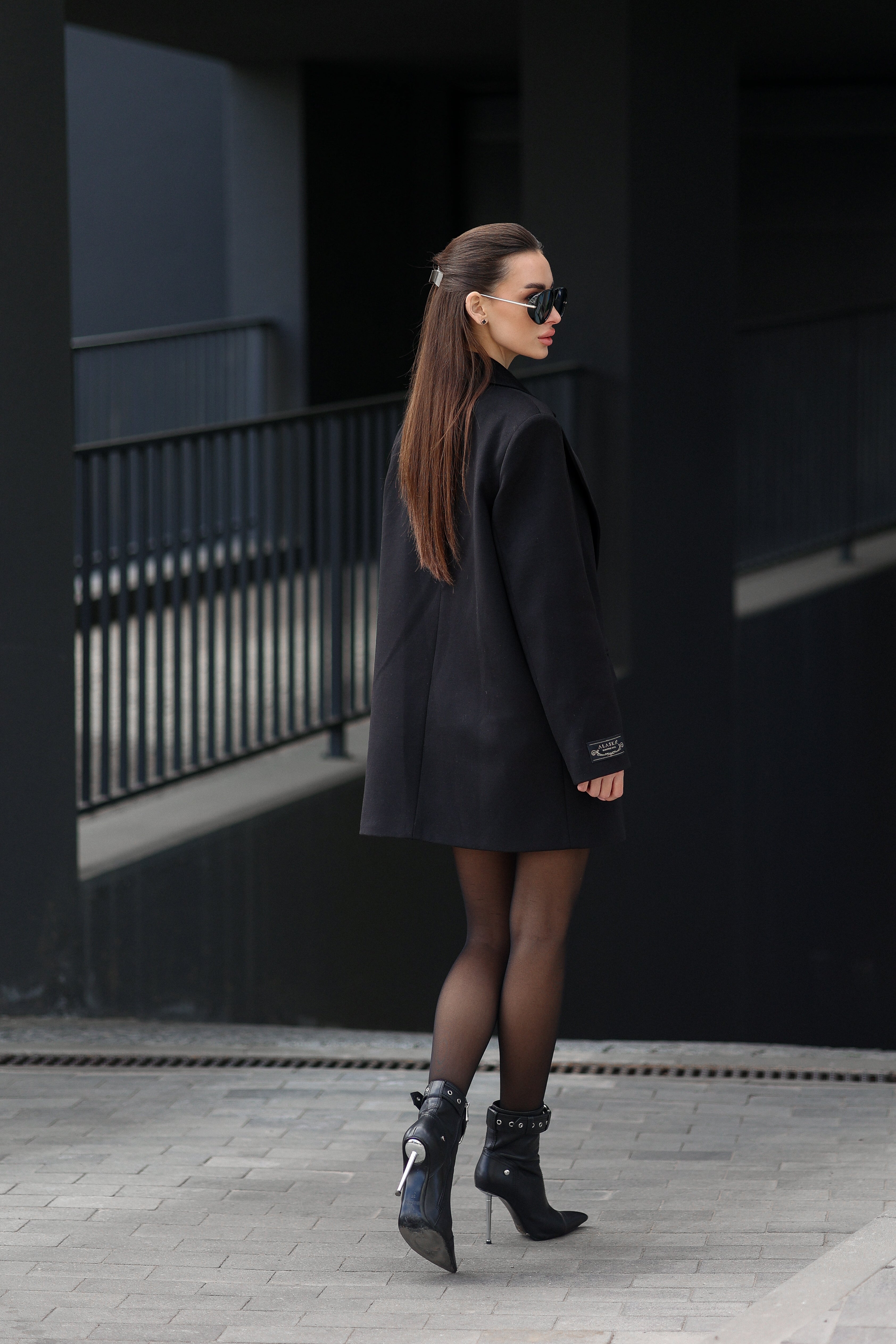 Andie Cashmere Wool Blend Blazer in Black