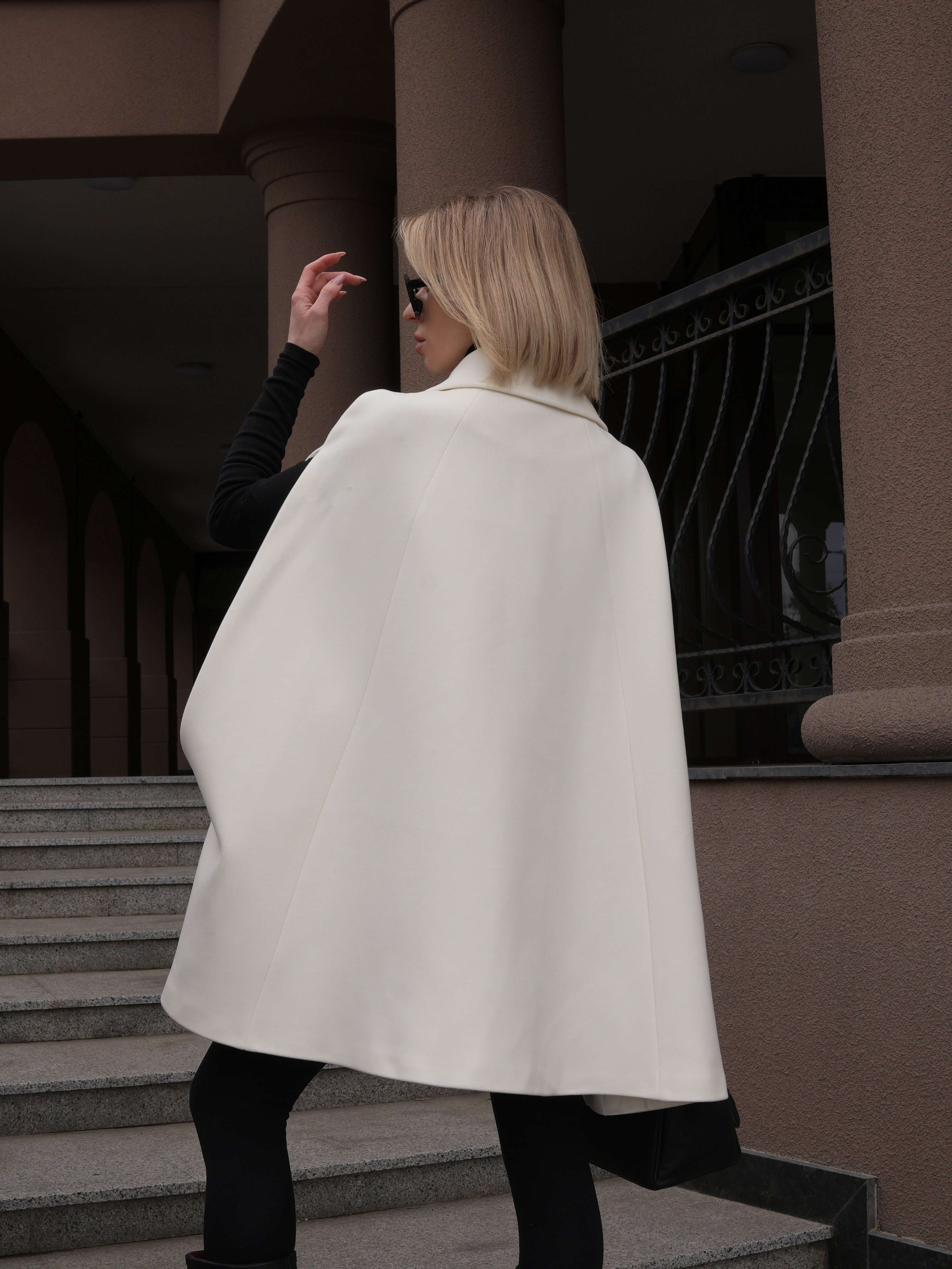 Paris Cashmere Bland Cape in Ivory