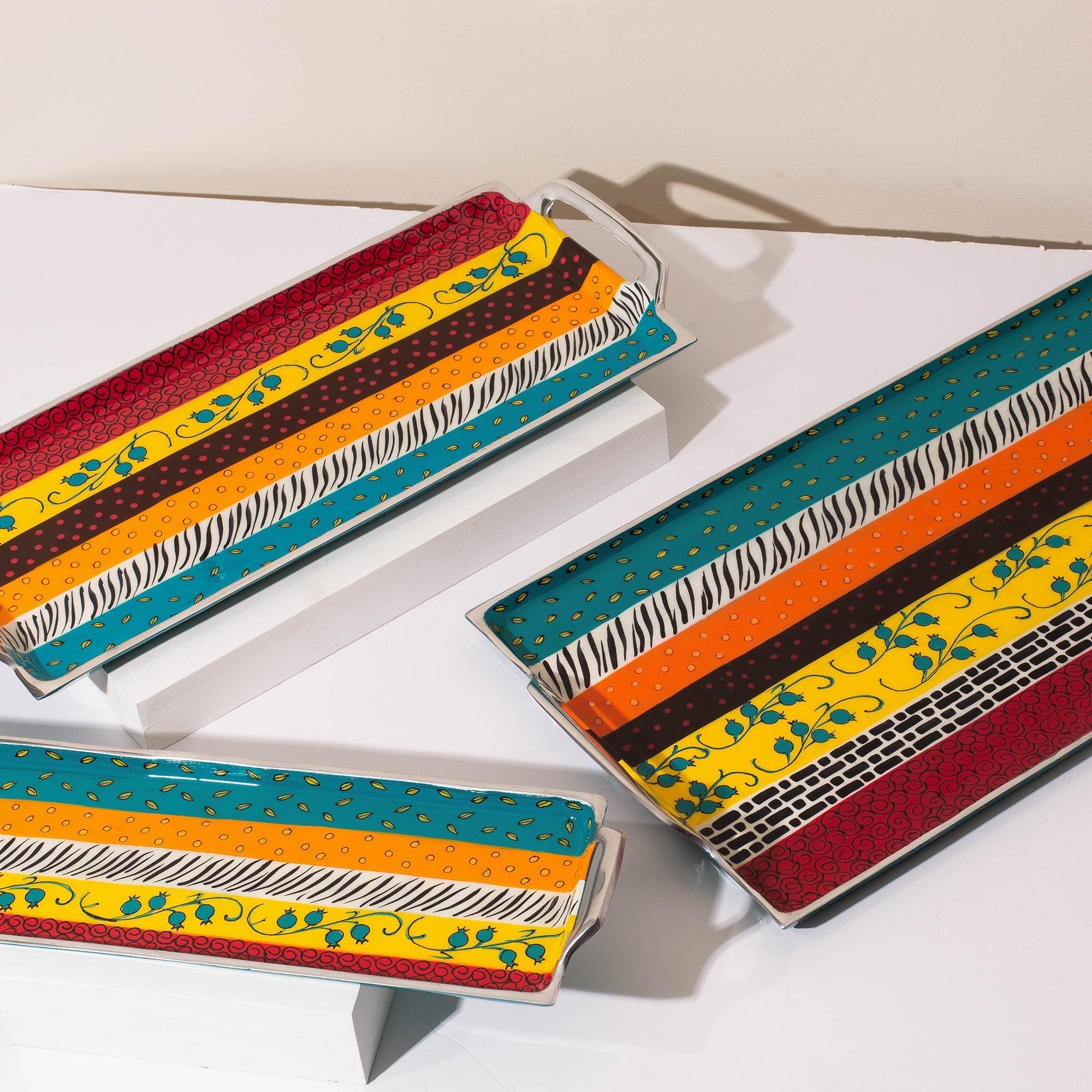Elegant Hand-Painted Tray for Festive Tables – Traya Series