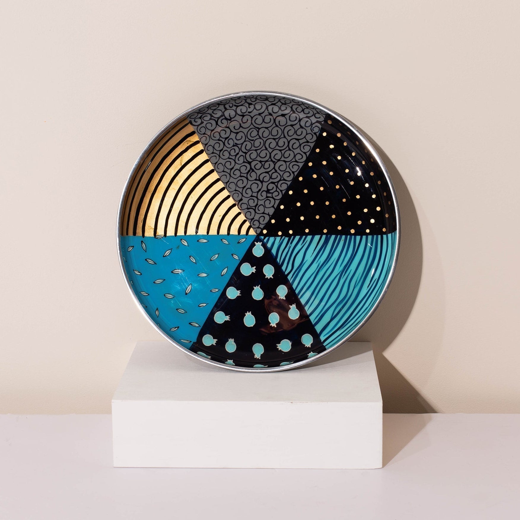 Modern Artistic Serving Bowl – Hand-Painted Aluminum – Baza Series