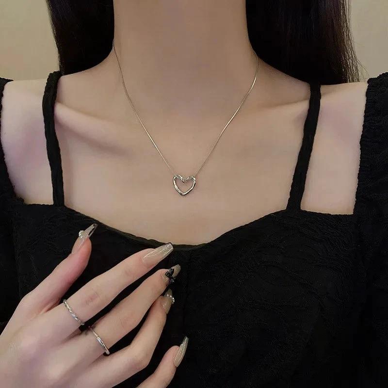 Stainless Steel Twist Hollow Heart Necklace - Clavicle Chain