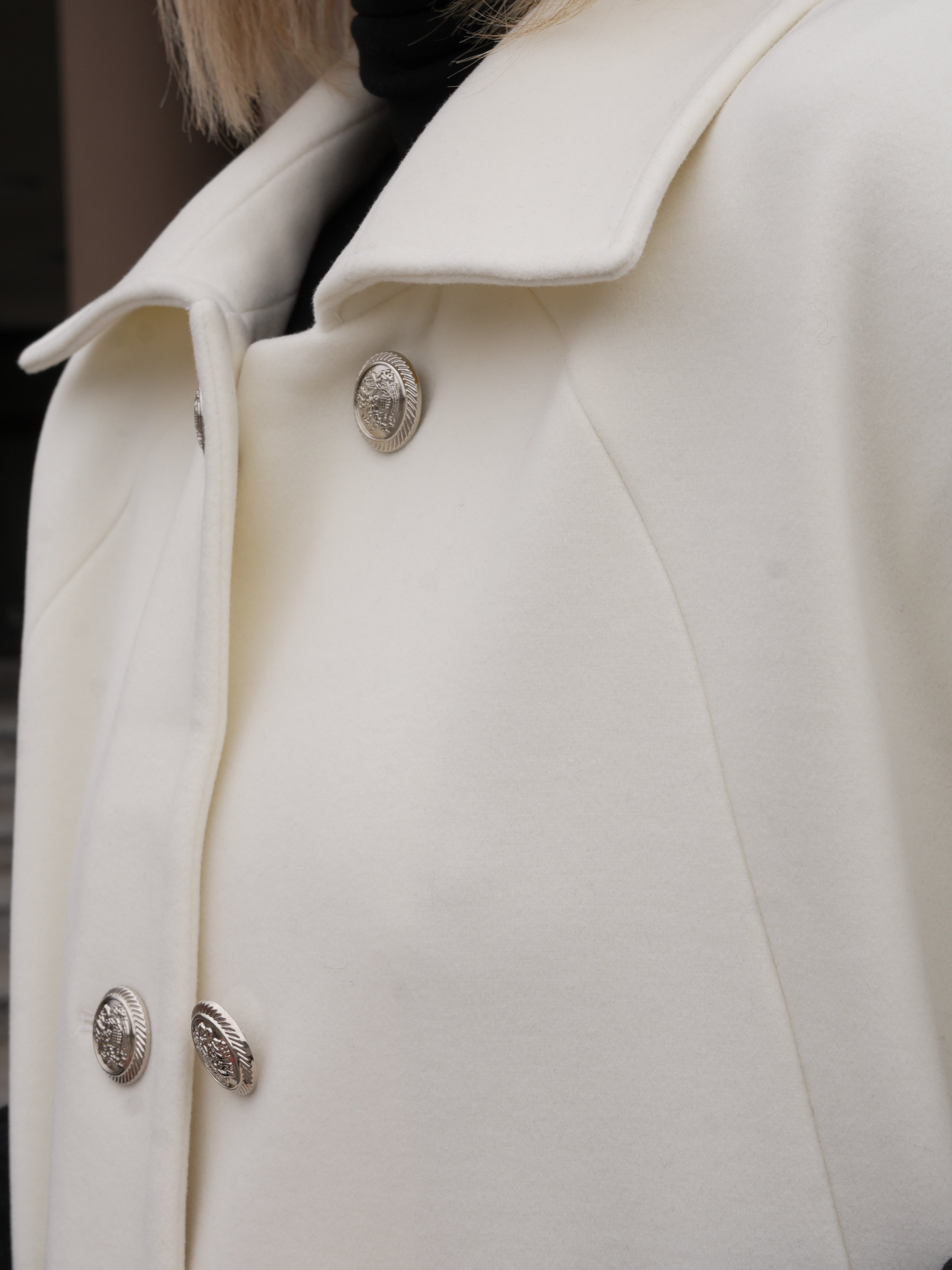 Paris Cashmere Bland Cape in Ivory