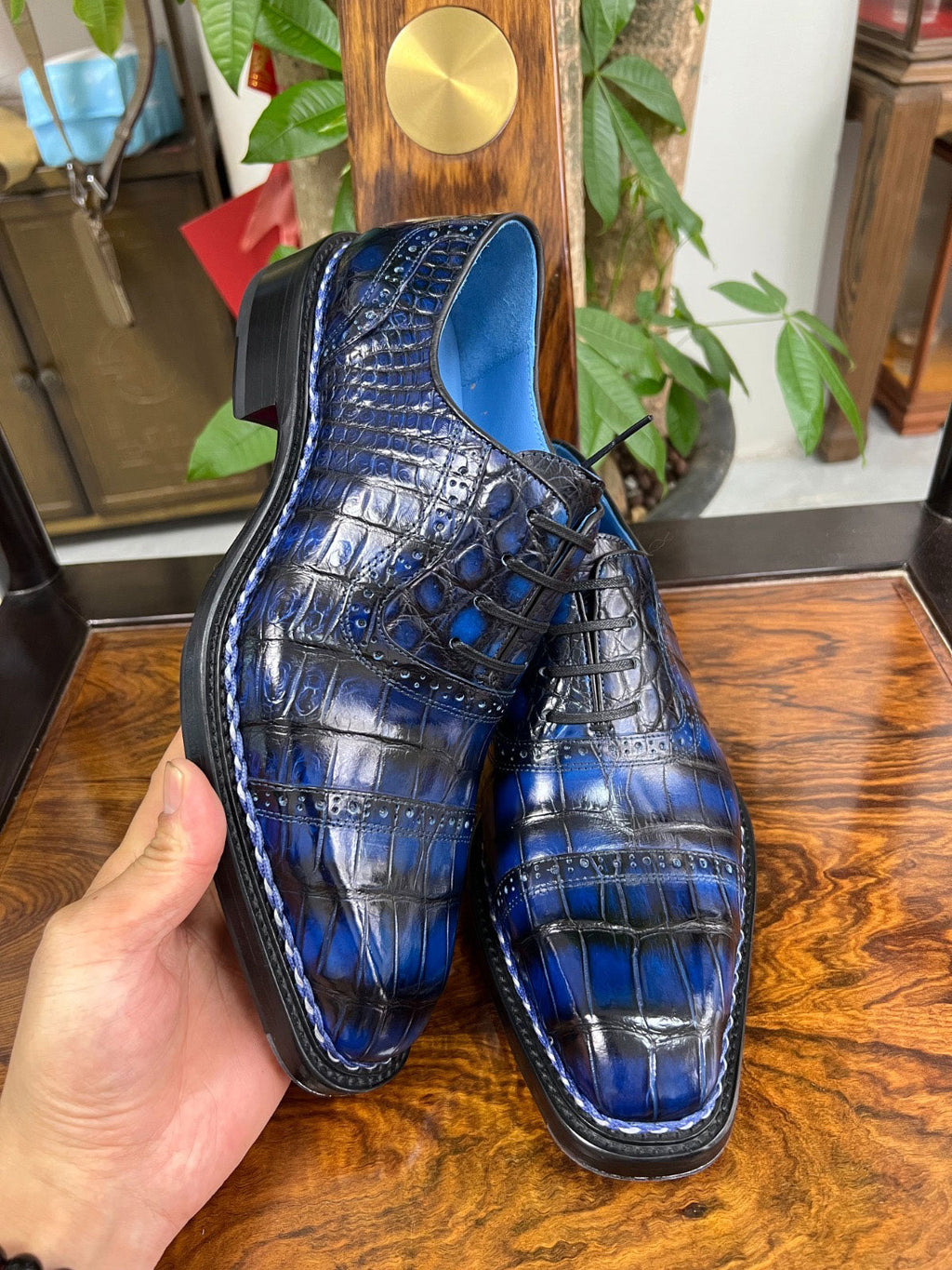 Style: Connoisseur-Blue
