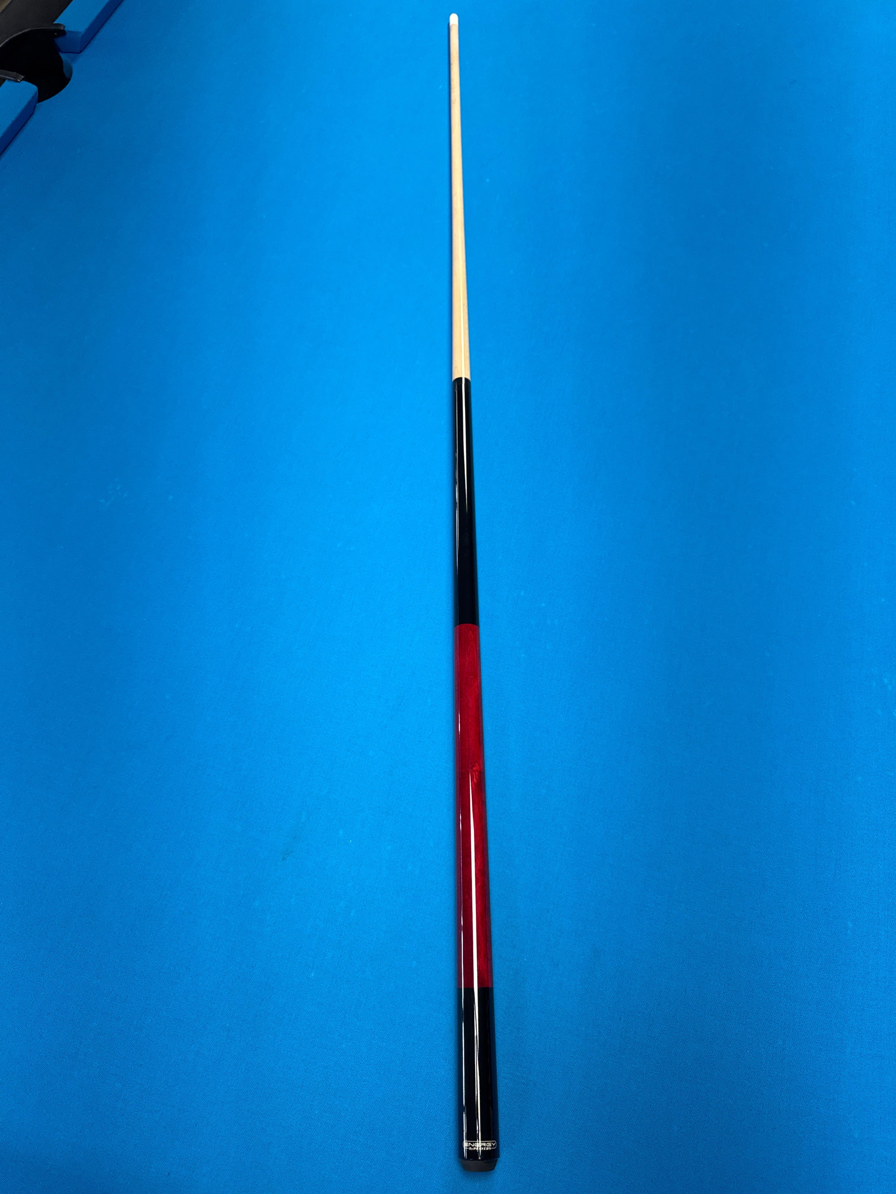 Energy By Players Cue Red/Black Wrapless