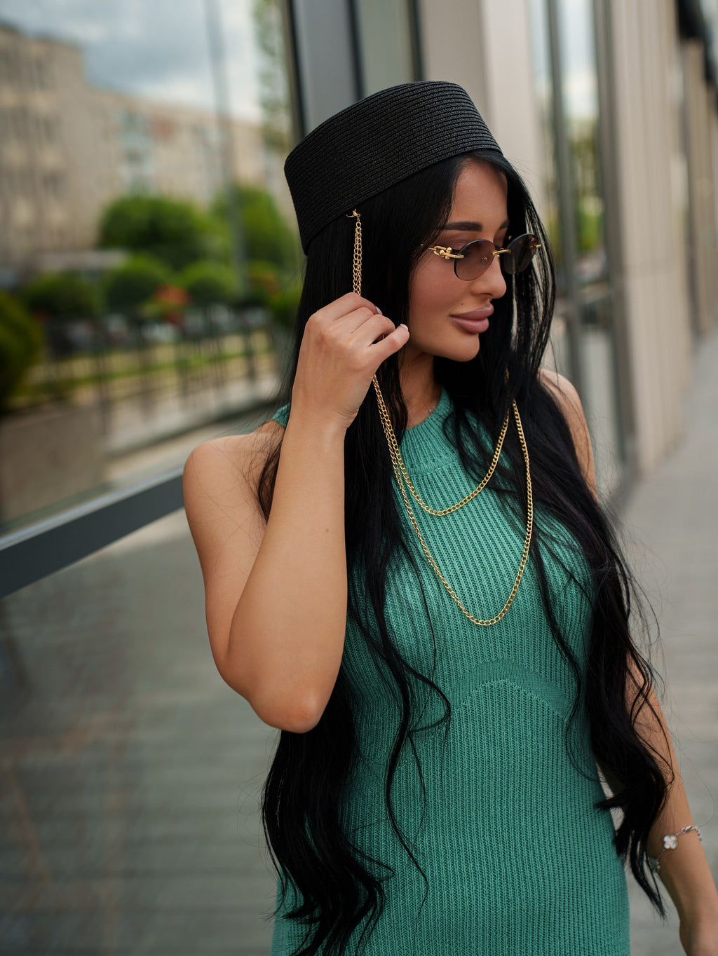 Hartym Double Chain Hat in Black
