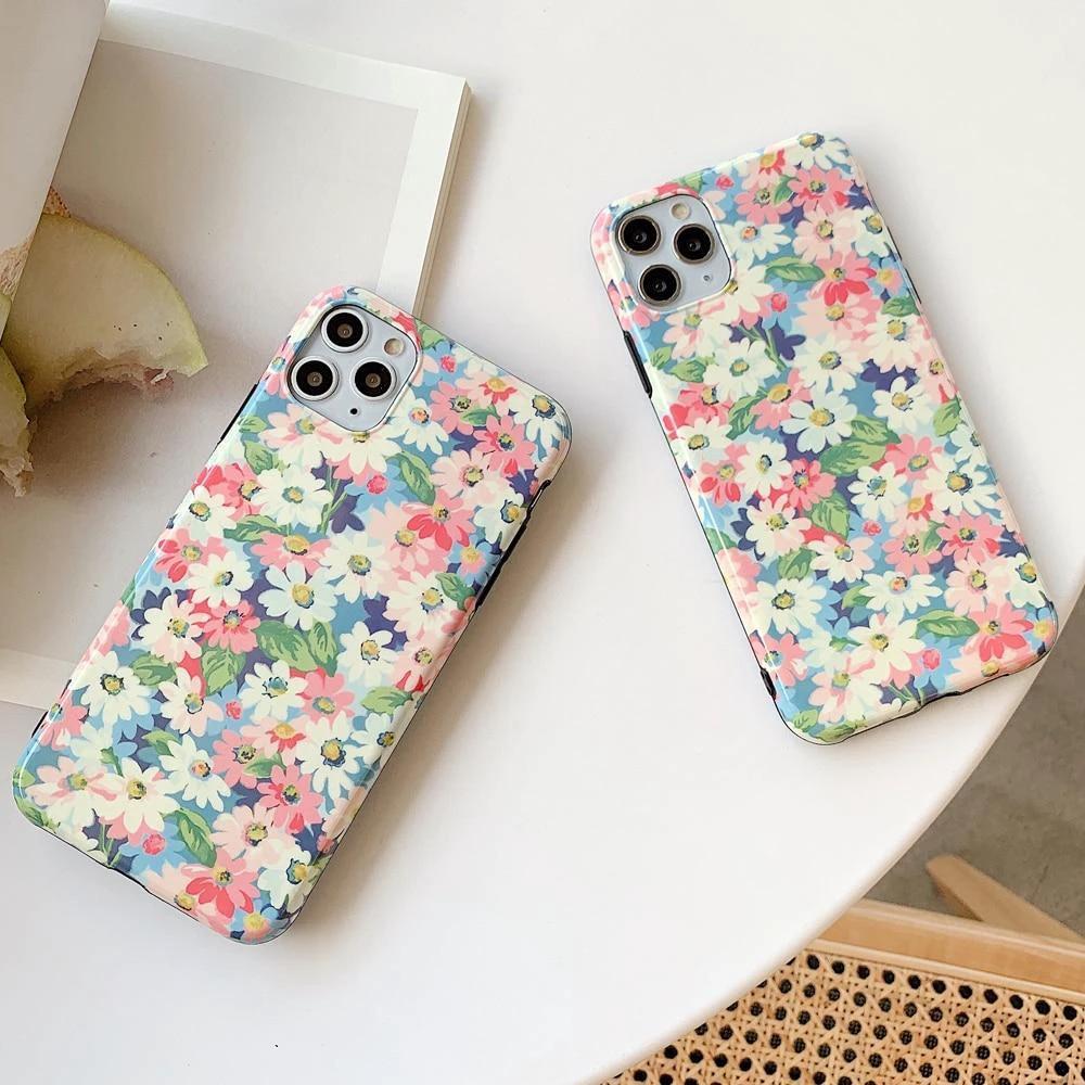 Retro Daisy Phone Case