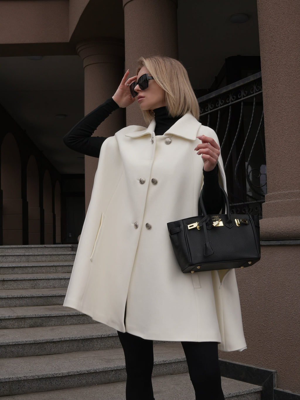 Paris Cashmere Bland Cape in Ivory