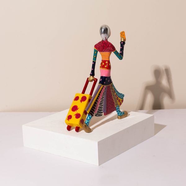 Travel-Themed Figurine – Bold & Elegant – Flight Mood Series
