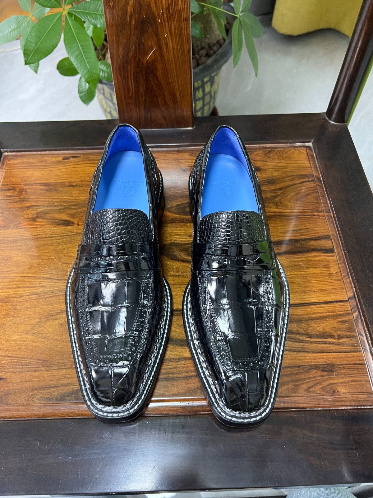 Style: Fort Worth-Black