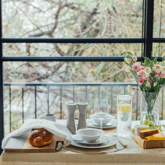 Shabbat challah tray made of high-quality wood with concrete base and knife – Board & Blade series