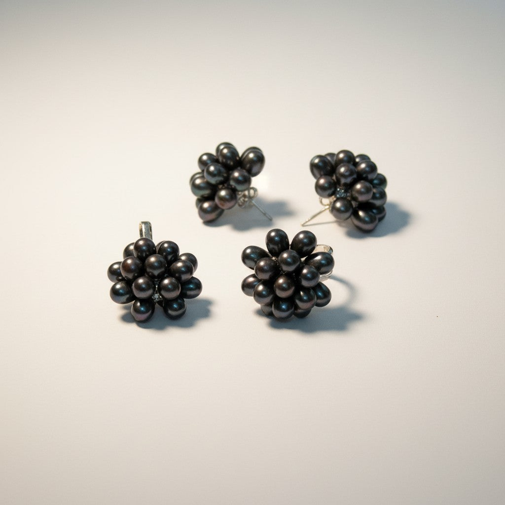 Deep Blue Pearl Earing Set (Black Pearl)