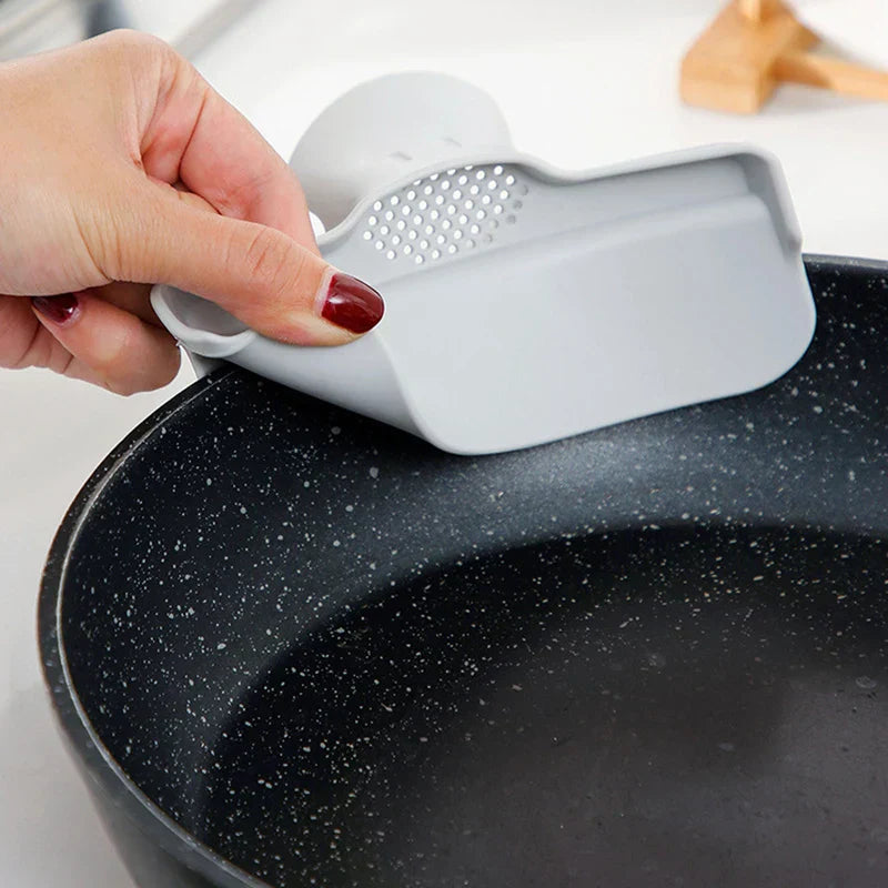 DecorBites™ Duck Beak Funnel Liquid Deflector Kitchen Tool - Leakproof Pouring Nozzle