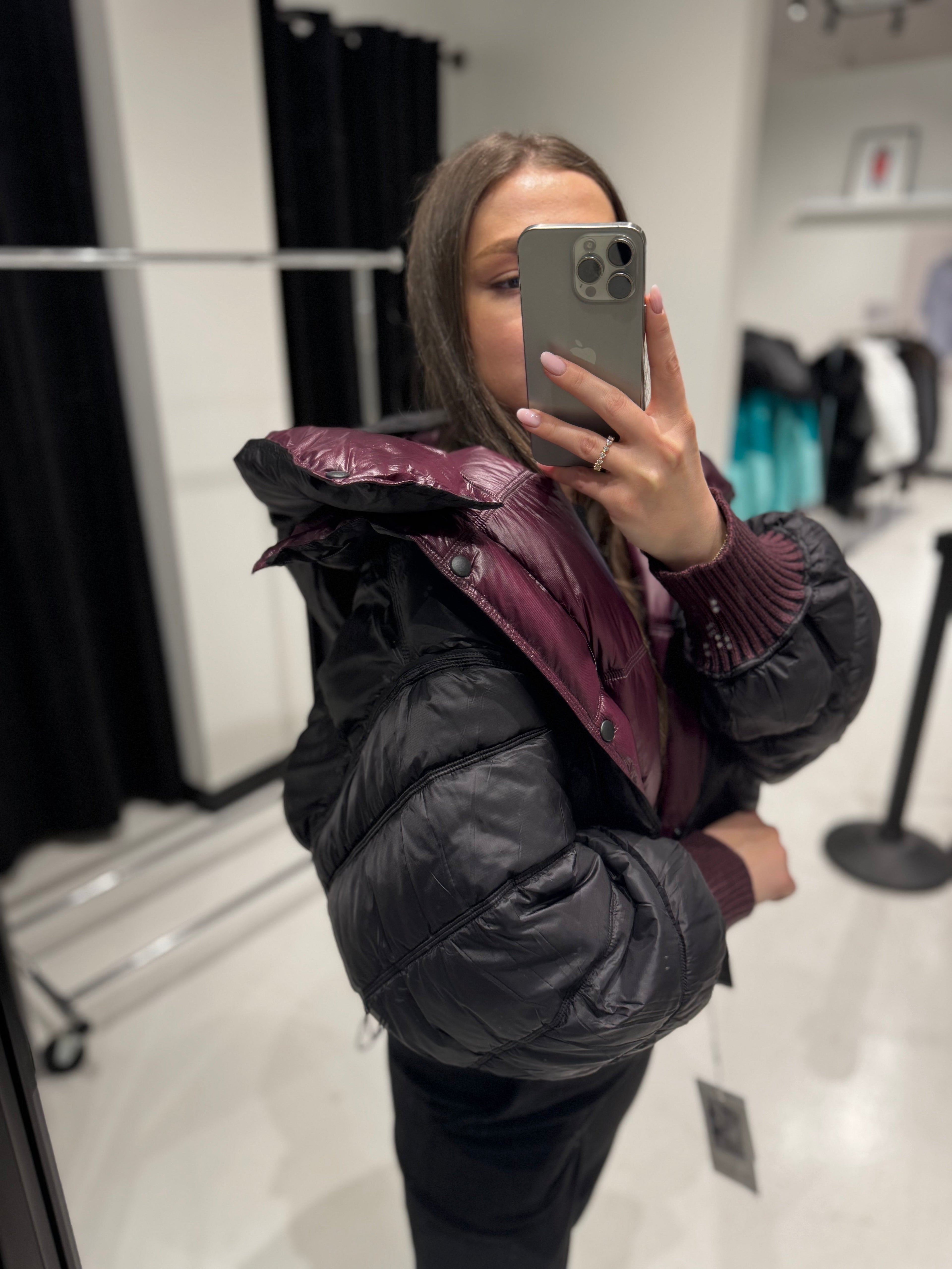 ⇆ Reversible Hooded Bio-Down Jacket in Burgundy/Black