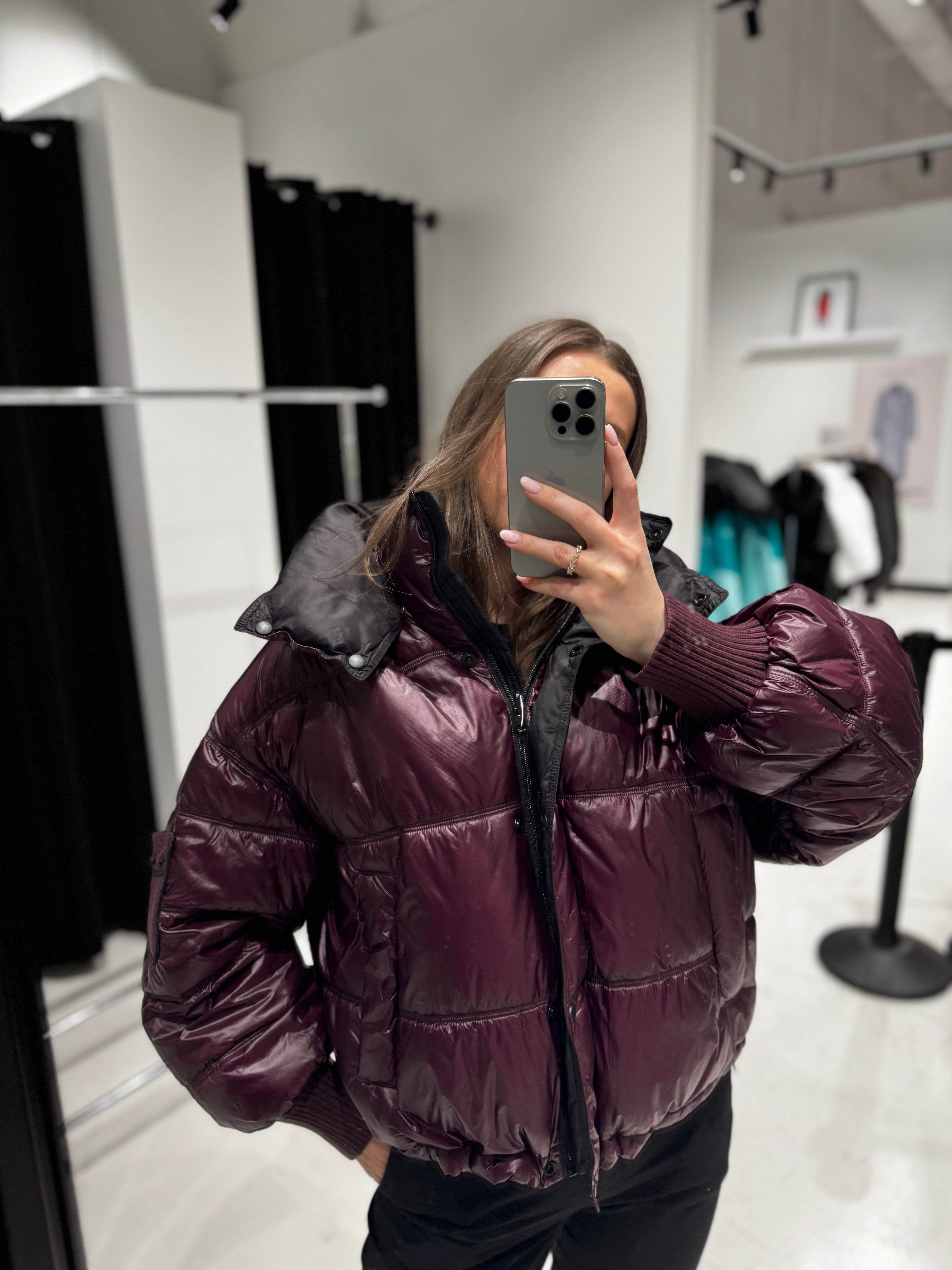 ⇆ Reversible Hooded Bio-Down Jacket in Burgundy/Black