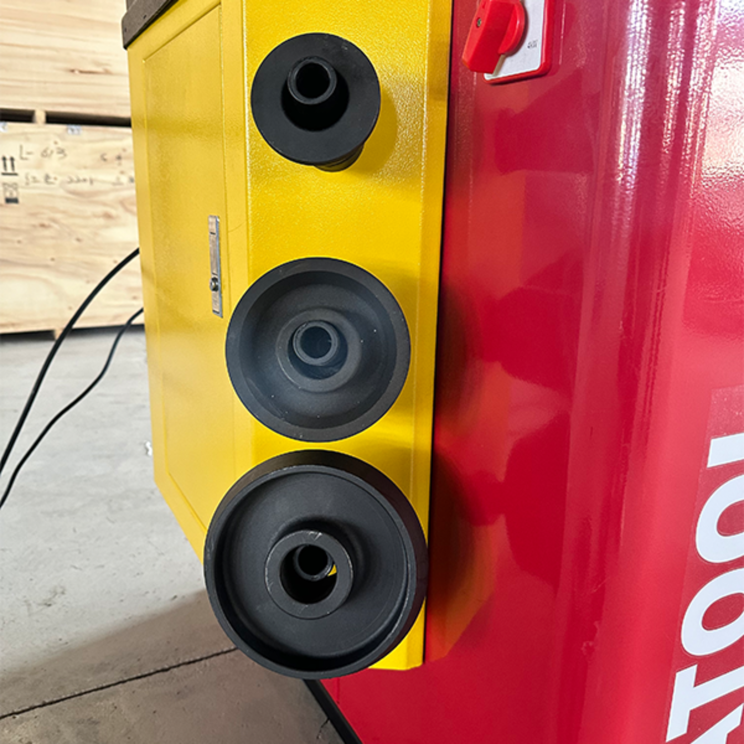 Katool KT-B795L Truck Wheel Balancer with Lift and Hood