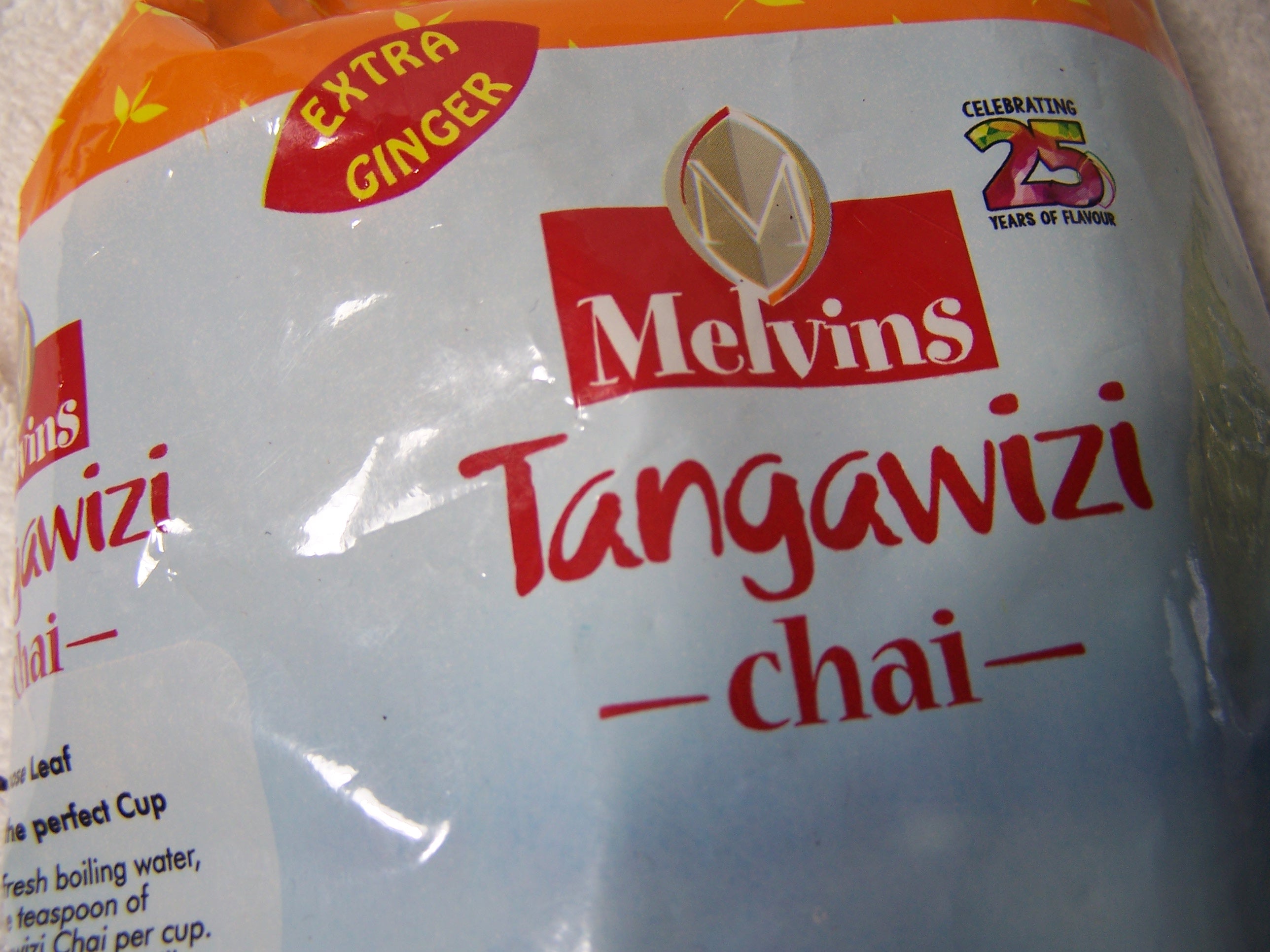 Melvins Tangawizi Chai 500g extra ginger loose-leaf black tea close-up front label