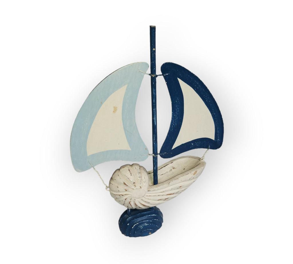 Table Top Sea Décor Theme Wood and Seashell Boat
