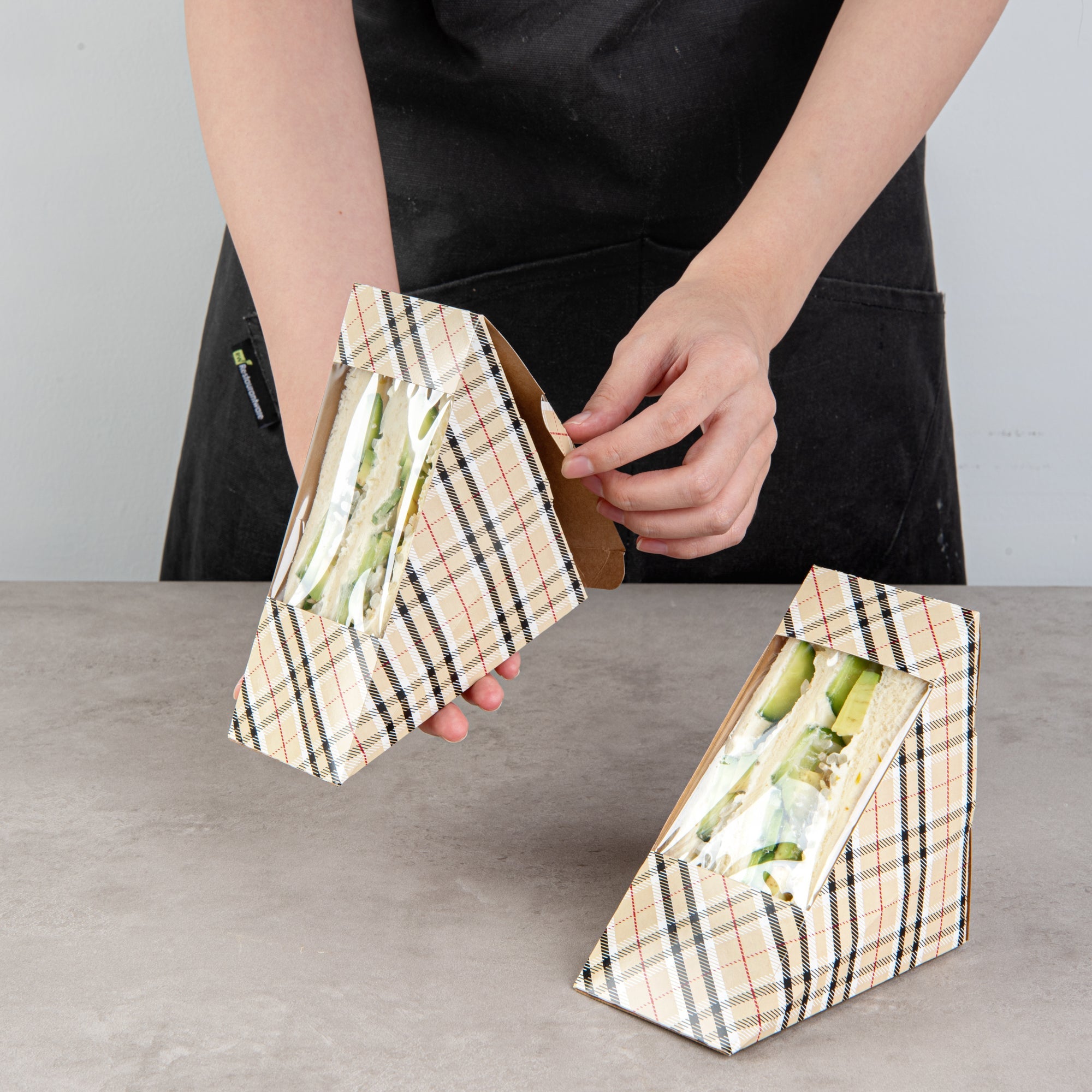 Cafe Vision Triangle Plaid Paper Medium Sandwich Box - 4 3/4" x 4 3/4" x 2 3/4" - 200 count box