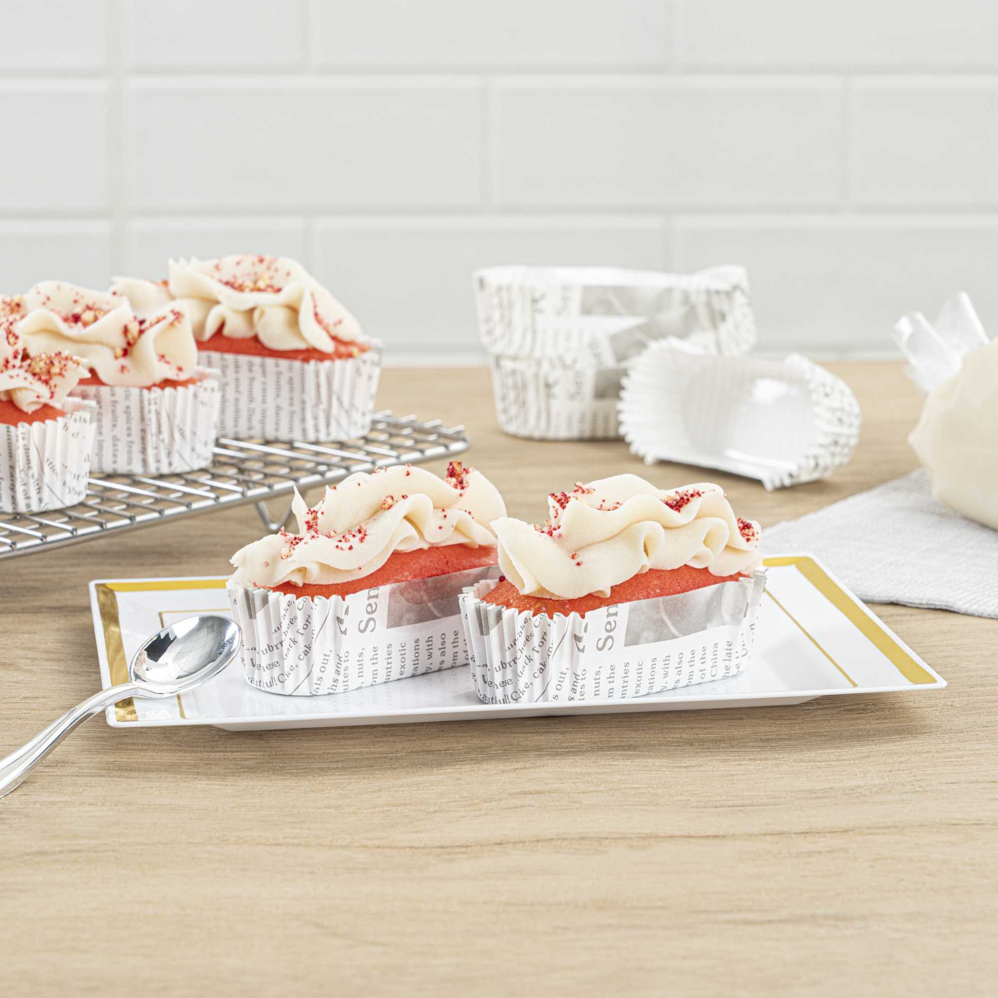 Panificio 1 oz Elliptical Newsprint Paper Regular Baking Cup - Ridged - 3 1/2" x 1 1/2" x 3/4" - 200 count box