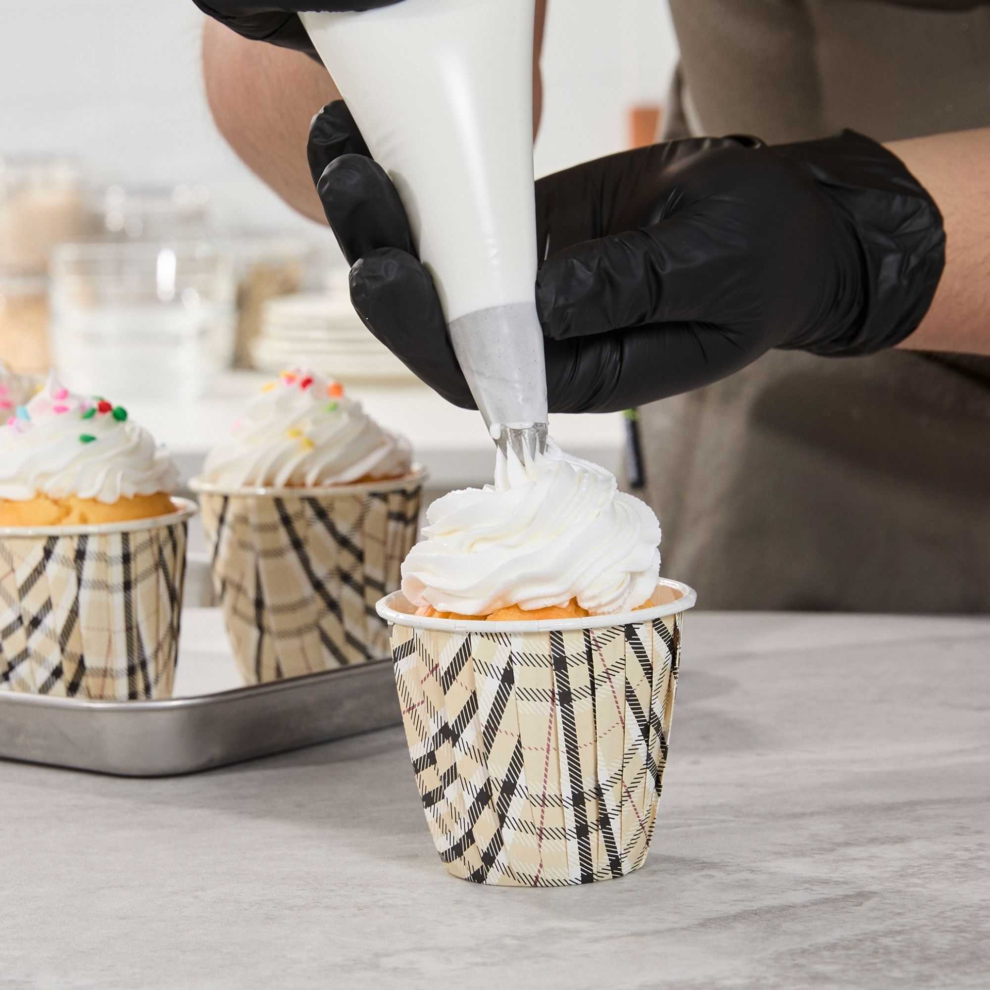 Panificio 4 oz Round Plaid Paper Tall Baking Cup - Pleated - 3" x 3" x 2 3/4" - 200 count box