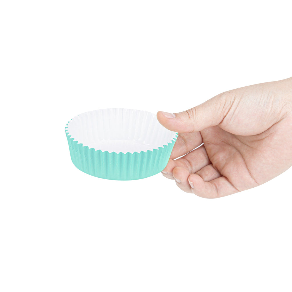 Panificio 4 oz Round Turquoise Paper Baking Cup - Ridged - 3 1/2" x 3 1/2" x 1" - 200 count box