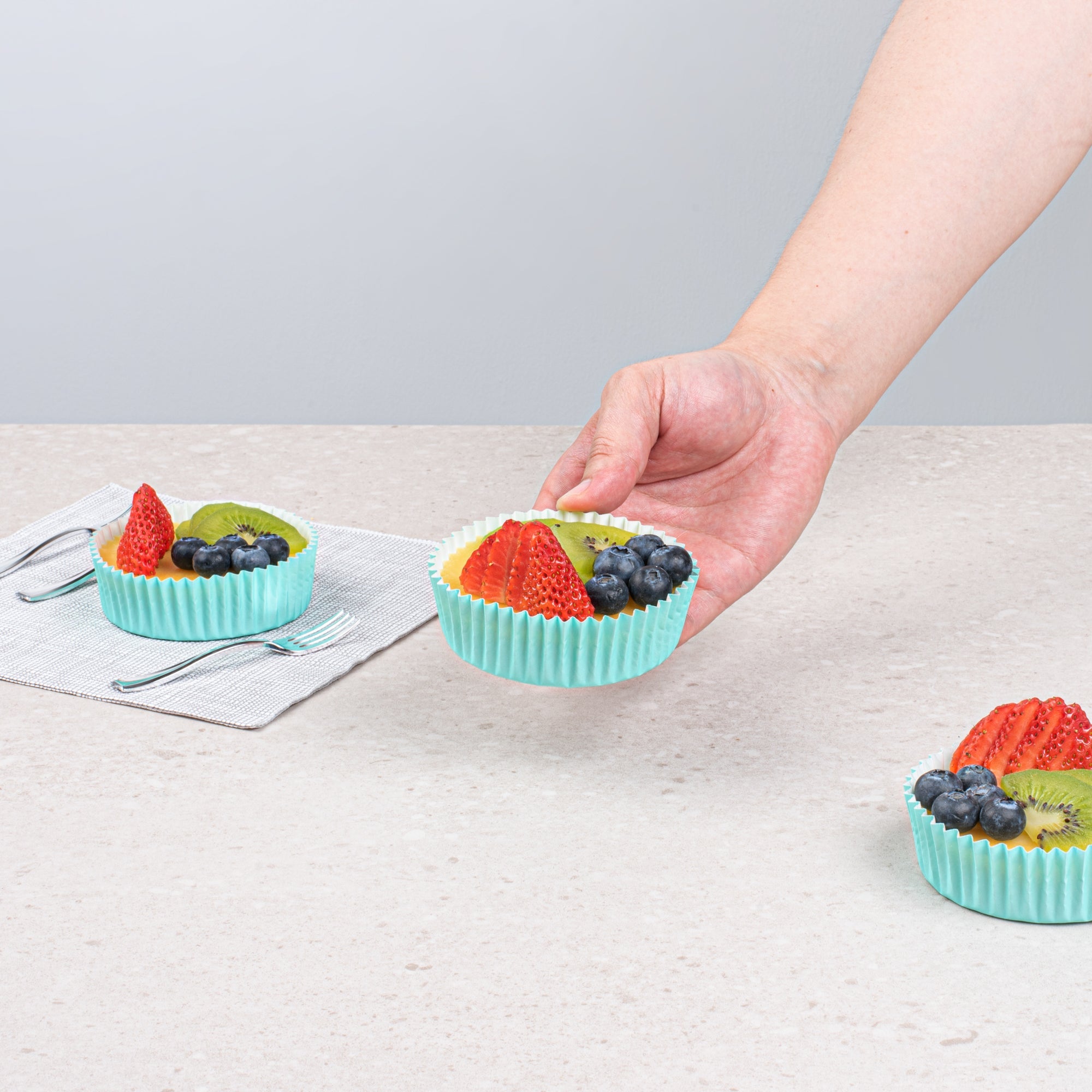 Panificio 4 oz Round Turquoise Paper Baking Cup - Ridged - 3 1/2" x 3 1/2" x 1" - 200 count box
