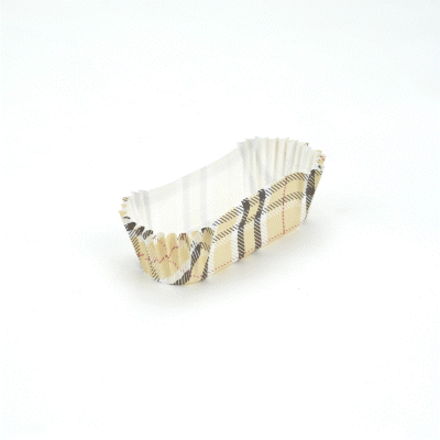 Panificio 1 oz Elliptical Plaid Paper Regular Baking Cup - Ridged - 3 1/2" x 1 1/2" x 3/4" - 200 count box
