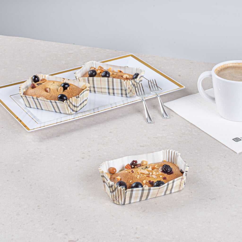 Panificio 5 oz Elliptical Plaid Paper Large Baking Cup - Ridged - 4 1/2" x 2 1/2" x 1 1/4" - 200 count box