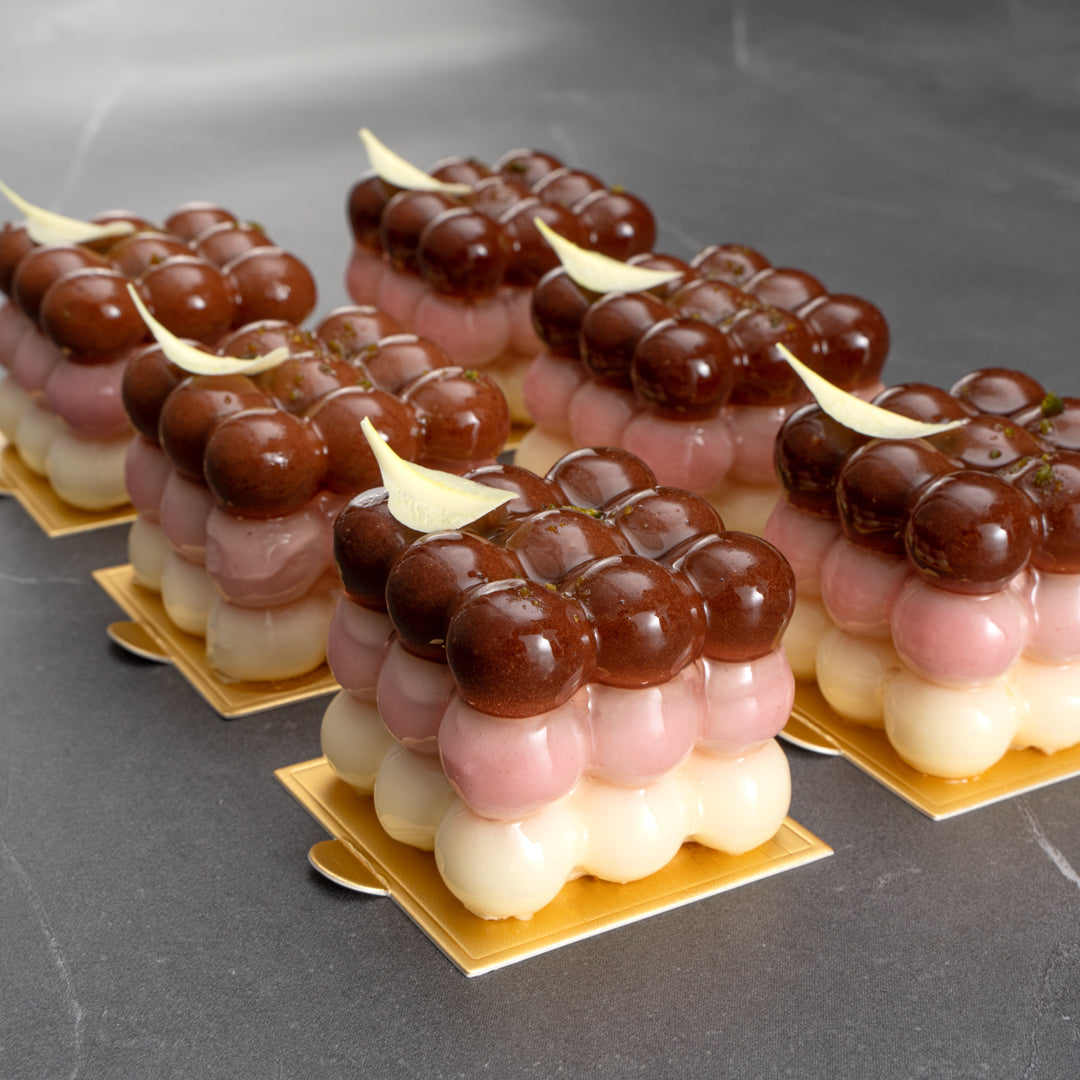 Pastry Tek Square Gold Paper SturdyServe Base - 2 3/4" x 2 3/4" - 200 count box