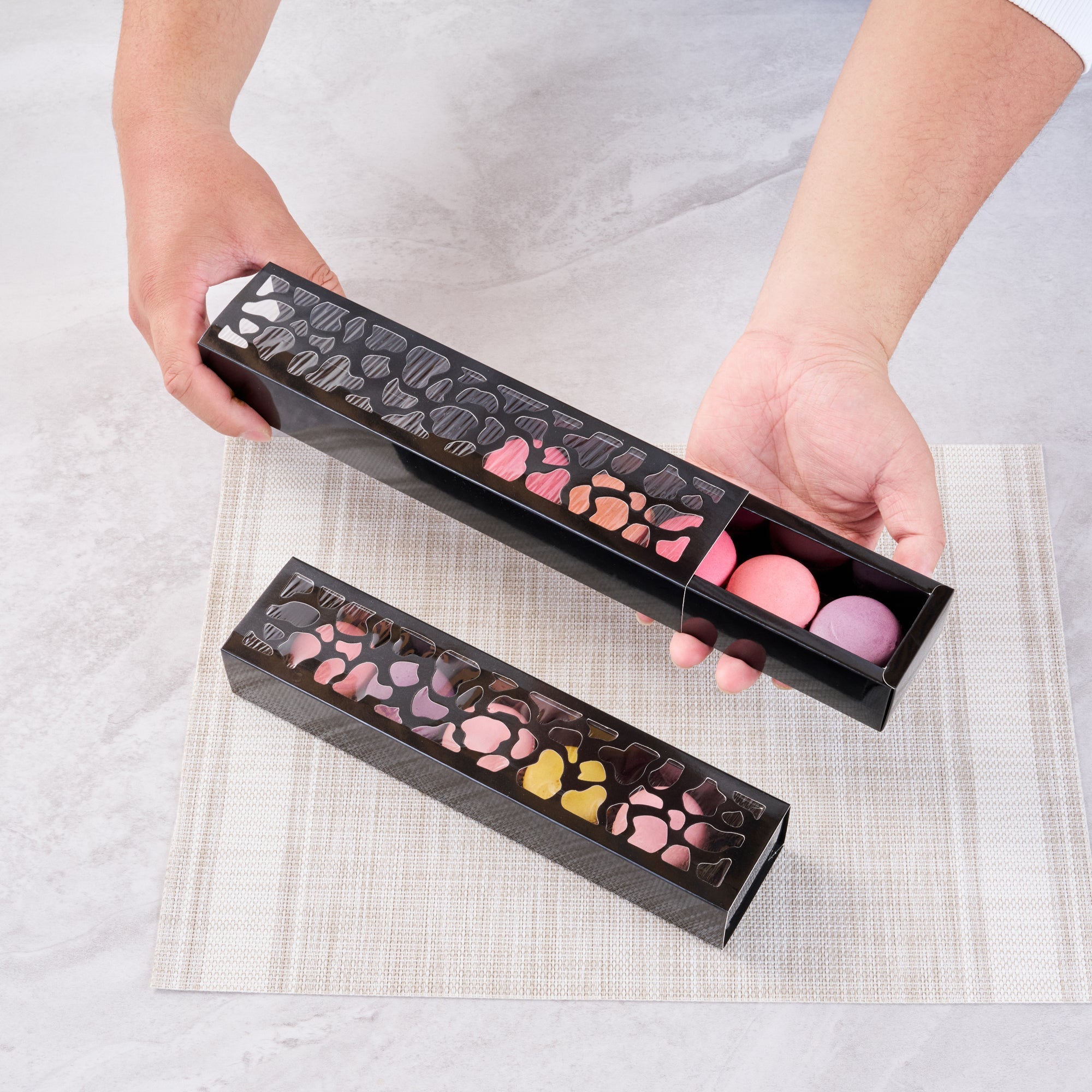 Sentiero Rectangle Black Paper Macaron Box - Holds 5 Macarons - 10" x 2 1/4" x 1 1/2" - 100 count box