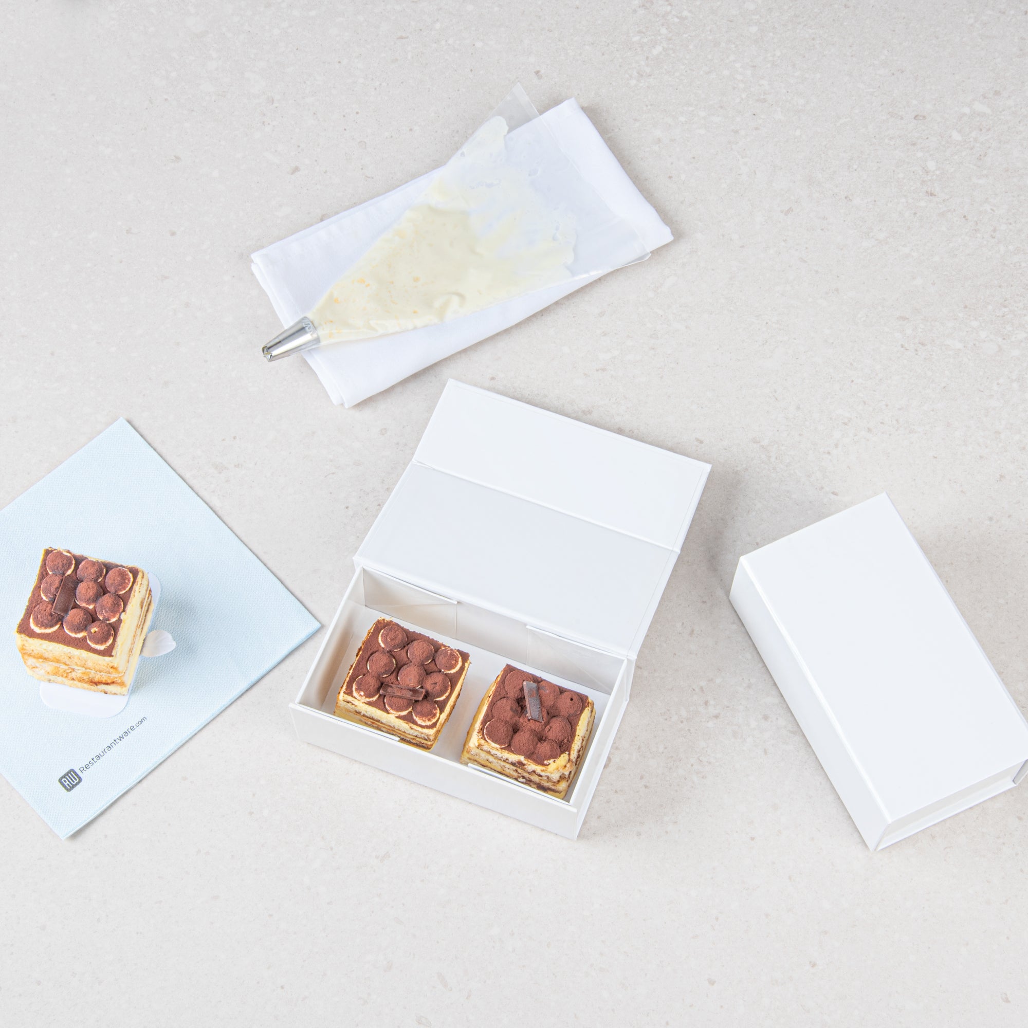 Cater Tek Rectangle White Paper Small Tic Tac Box - Magnetic - 7" x 4" x 2 3/4" - 10 count box