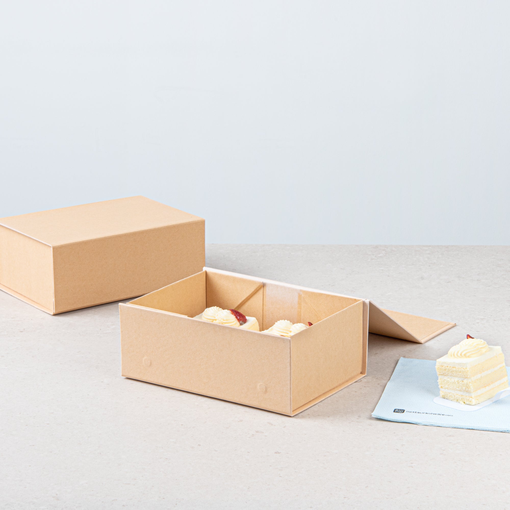 Cater Tek Rectangle Kraft Paper Medium Tic Tac Box - Magnetic - 9" x 6" x 3 1/2" - 10 count box