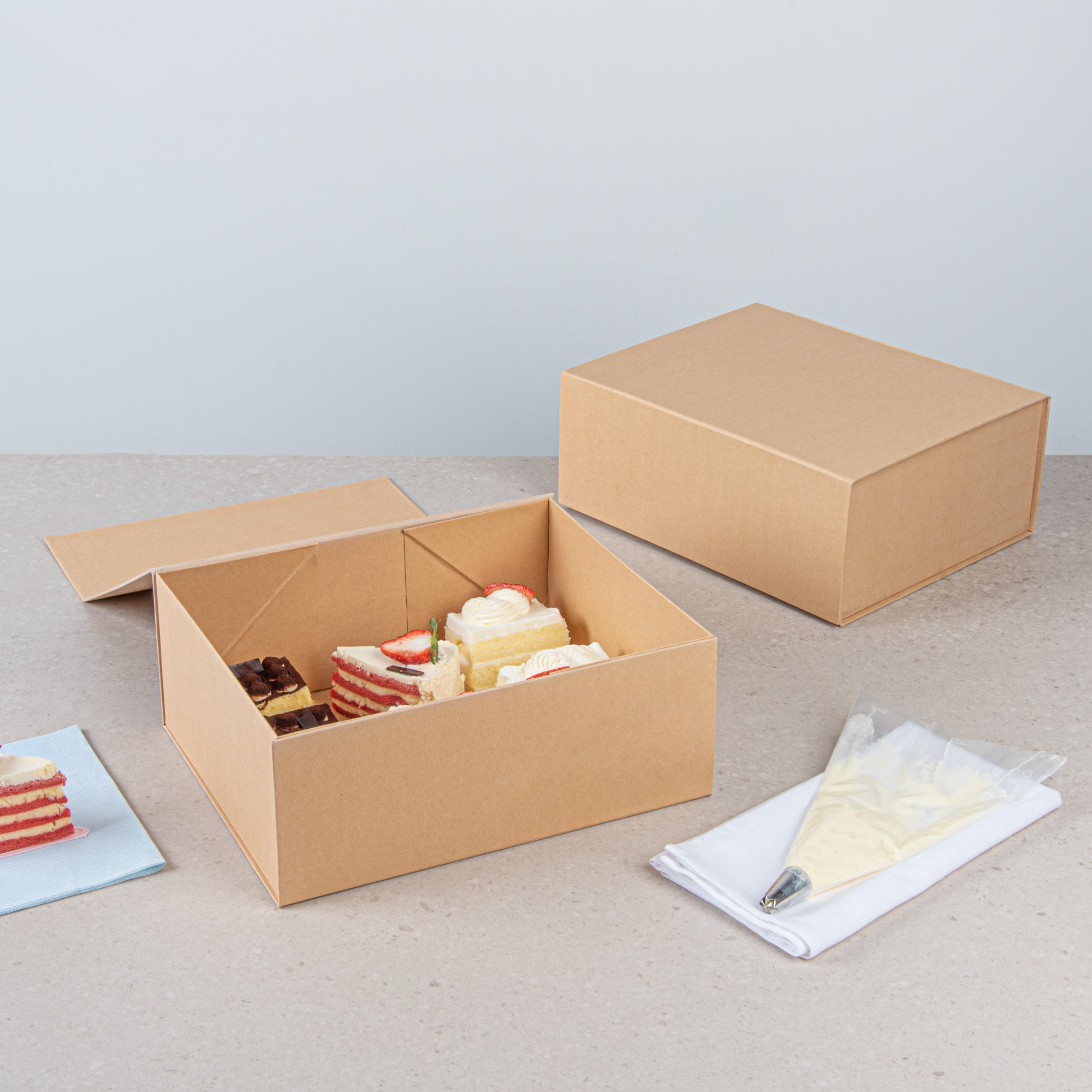 Cater Tek Rectangle Kraft Paper Extra Large Tic Tac Box - Magnetic - 12" x 10" x 5" - 10 count box
