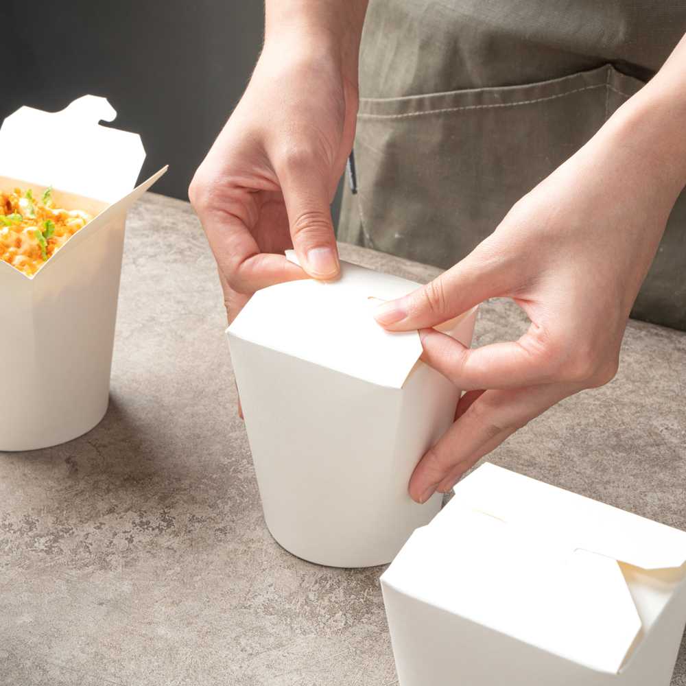 Bio Tek 16 oz Round White Paper Noodle Take Out Container - 3 1/4" x 3" x 4" - 200 count box