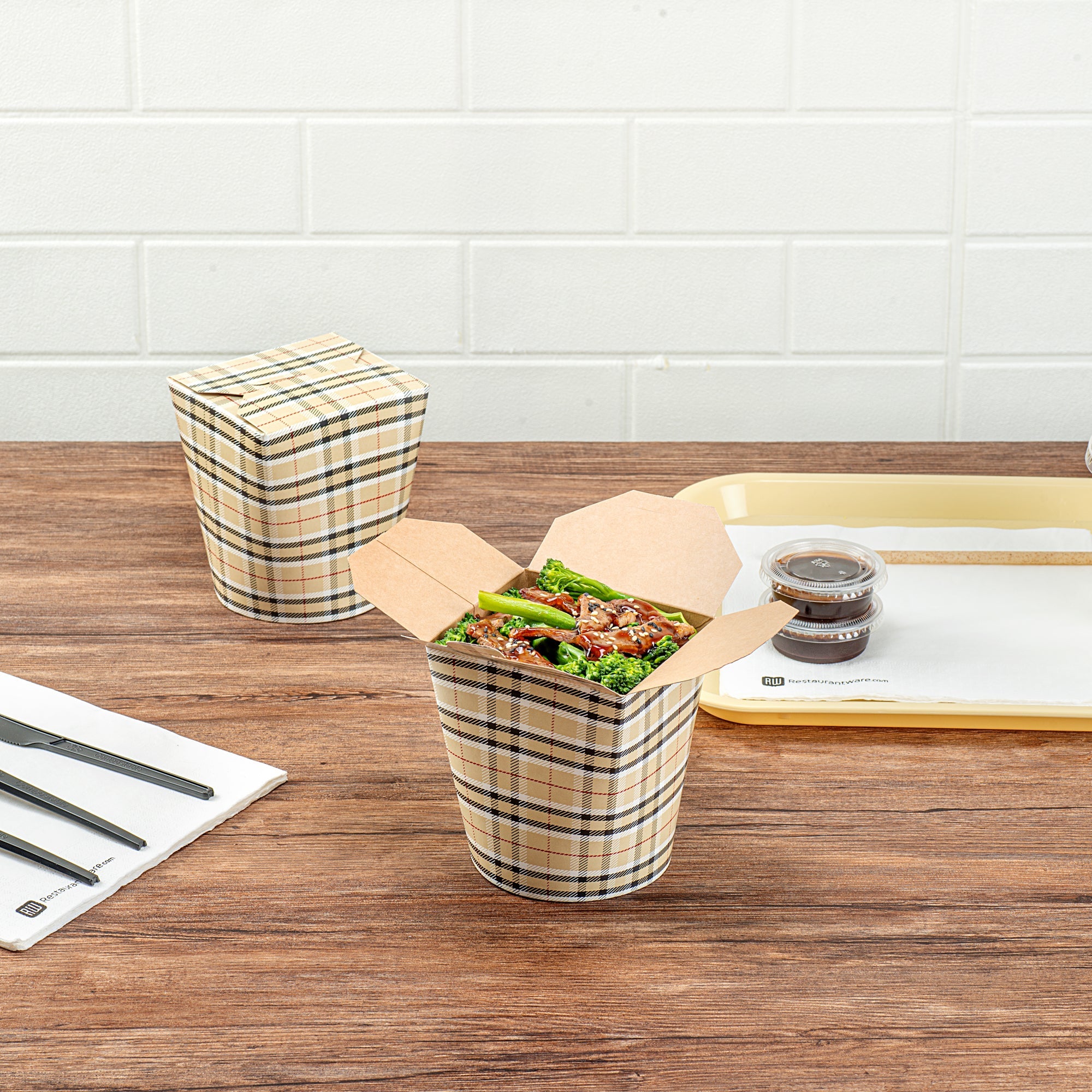 Bio Tek 32 oz Round Plaid Paper Noodle Take Out Container - 4" x 3 1/2" x 4 1/2" - 200 count box