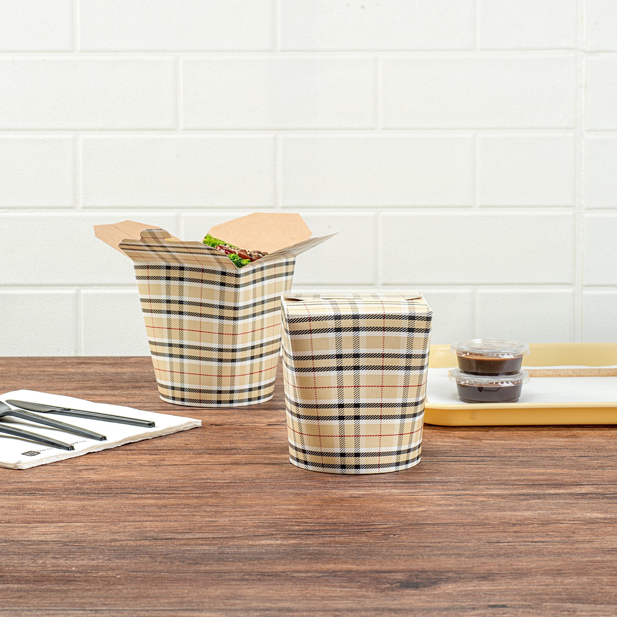 Bio Tek 32 oz Round Plaid Paper Noodle Take Out Container - 4" x 3 1/2" x 4 1/2" - 50 count box