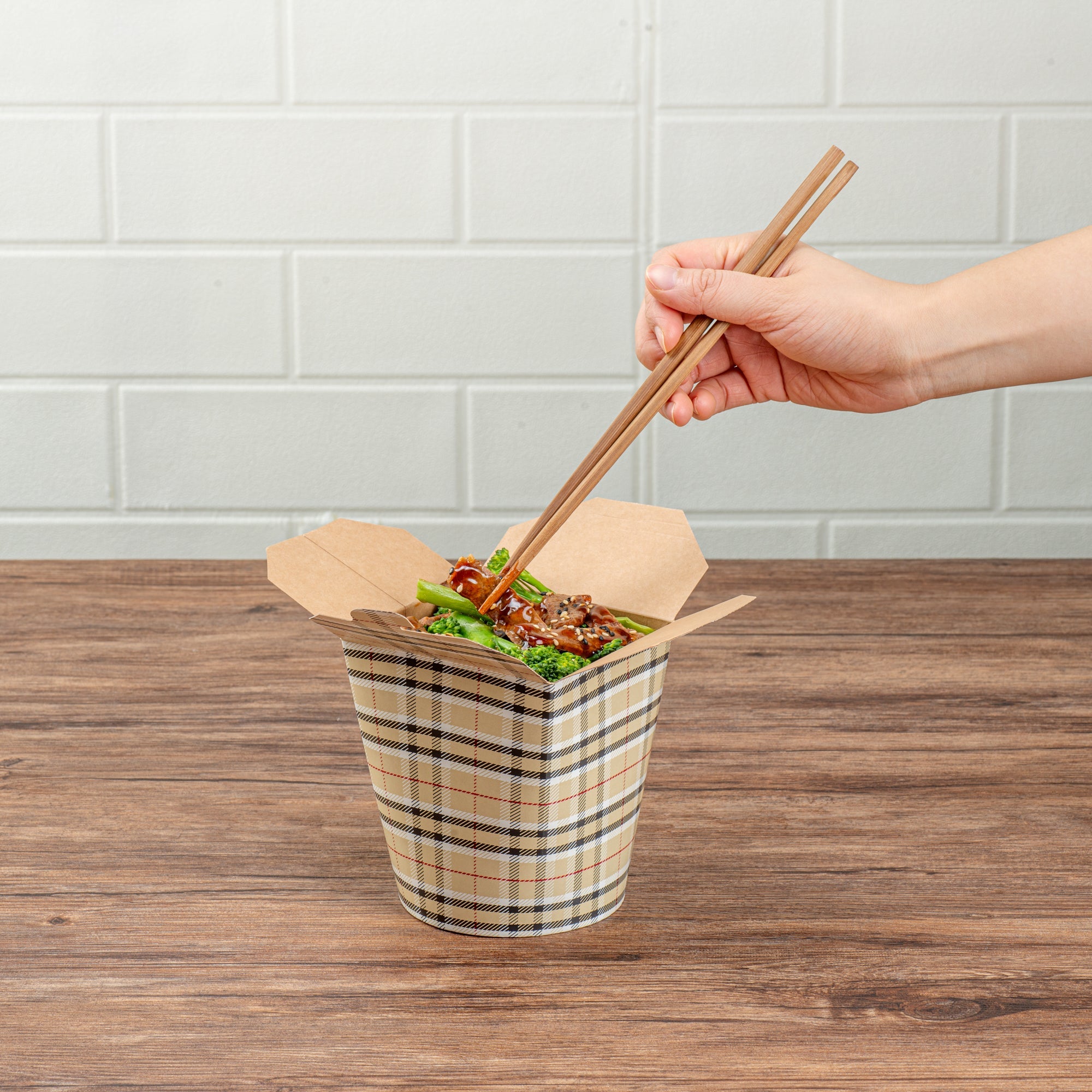 Bio Tek 32 oz Round Plaid Paper Noodle Take Out Container - 4" x 3 1/2" x 4 1/2" - 50 count box