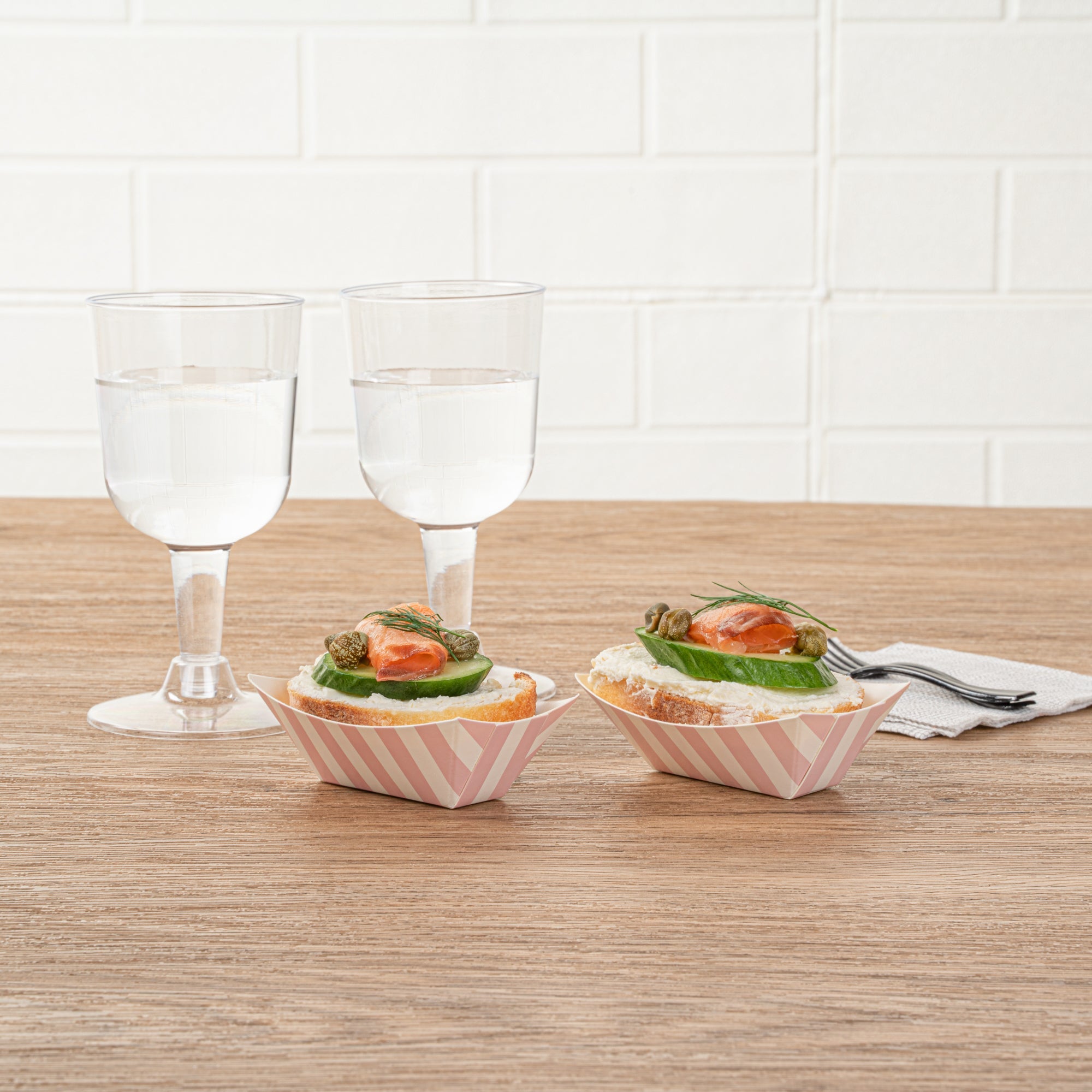 Bio Tek 2 oz Pink and White Stripe Paper Food Tray / Boat - 3 1/4" x 2 1/4" x 1 1/4" - 50 count box