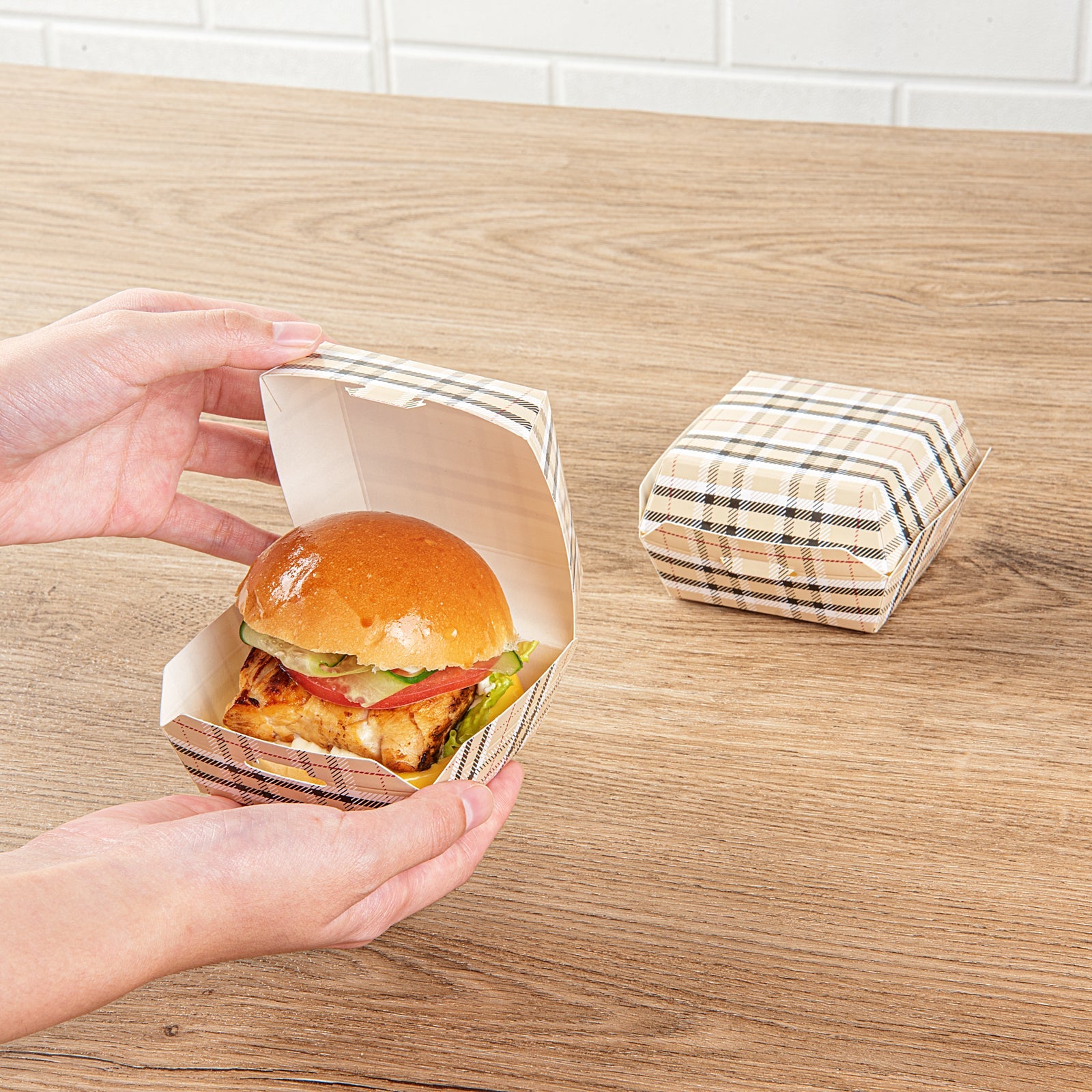 Bio Tek Plaid Paper Mini Burger Box - 2 3/4" x 2 3/4" x 2" - 100 count box