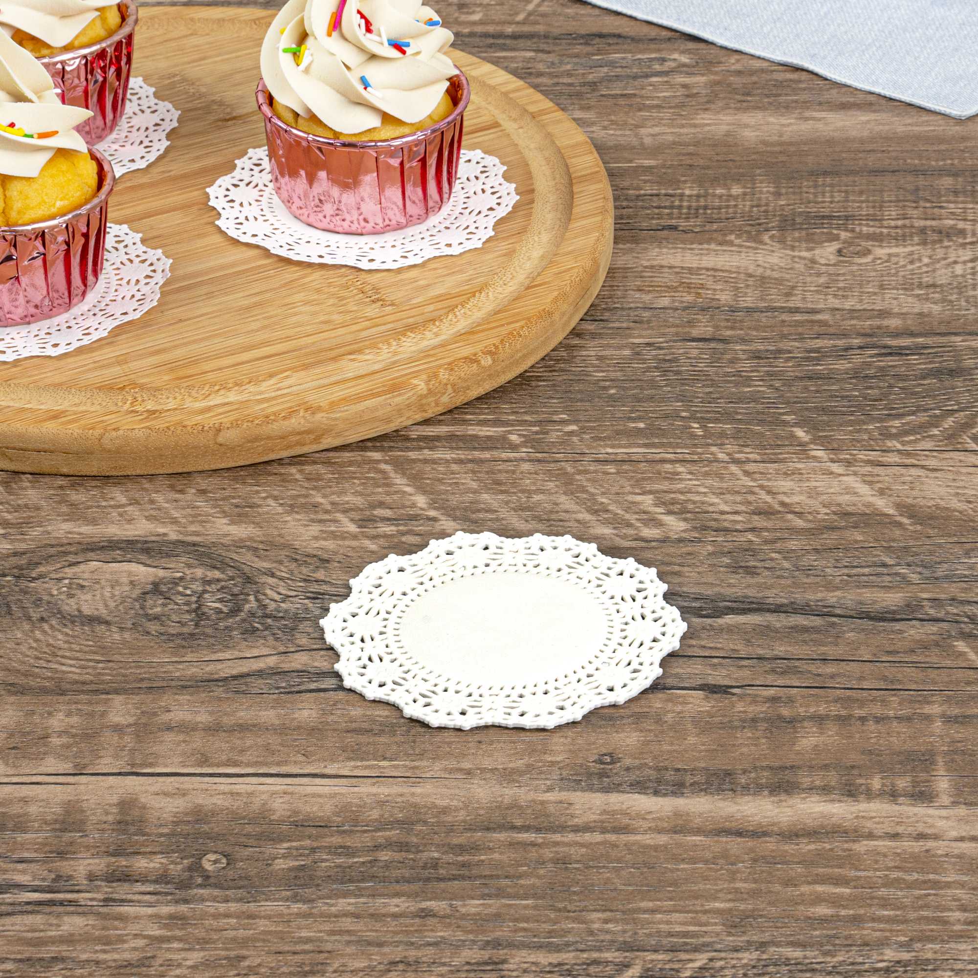 Pastry Tek Round White Paper Doilies - Lace - 4" x 4" - 4000 count box