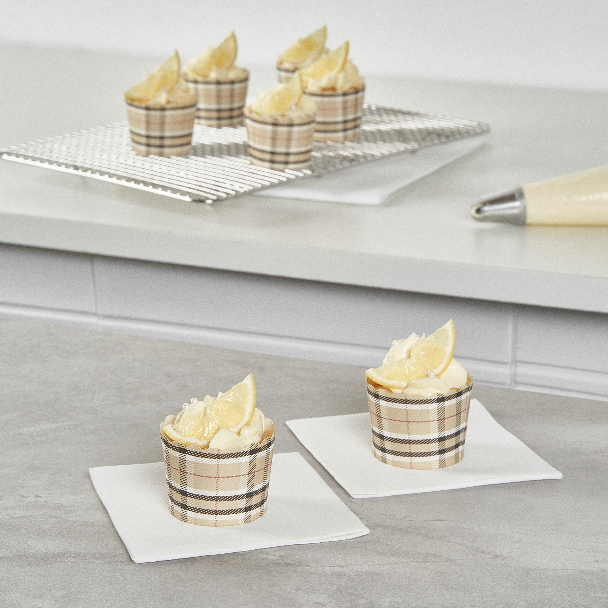 Panificio 3 oz Round Plaid Paper Mini Baking Cup - Scalloped - 2 1/2" x 2 1/2" x 1 3/4" - 200 count box